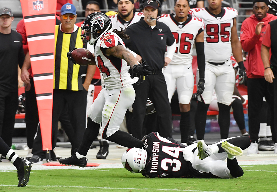 Cardinals beat Falcons 34-33 after Bryant's extra point miss