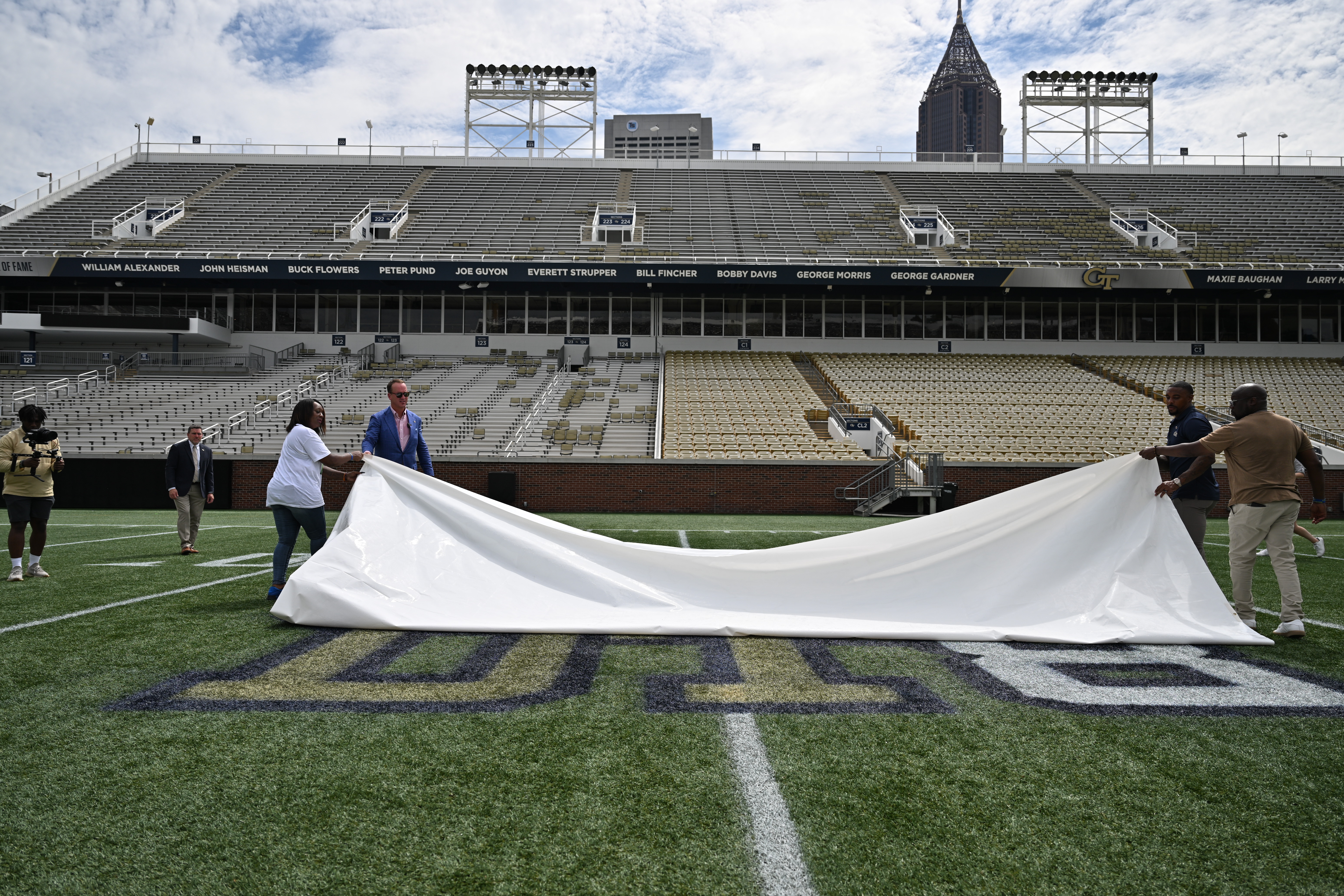 Georgia Tech, Peyton Manning announce scholarship in memory of