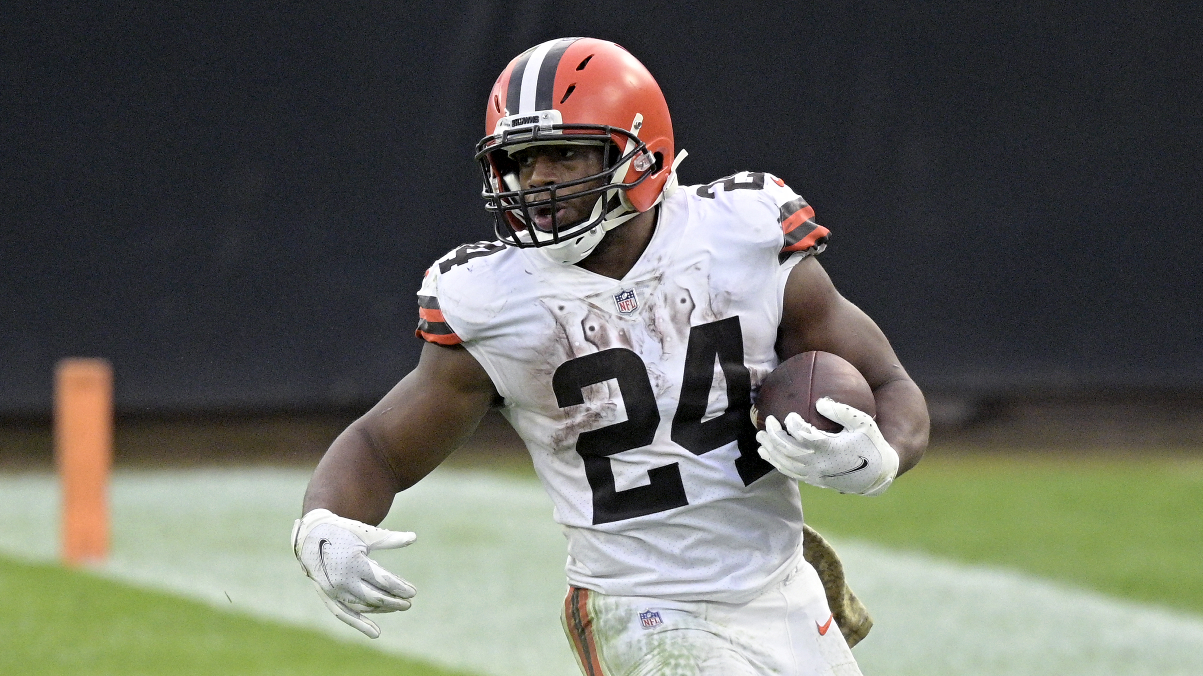 Humble former Bulldog Nick Chubb leading NFL in rushing