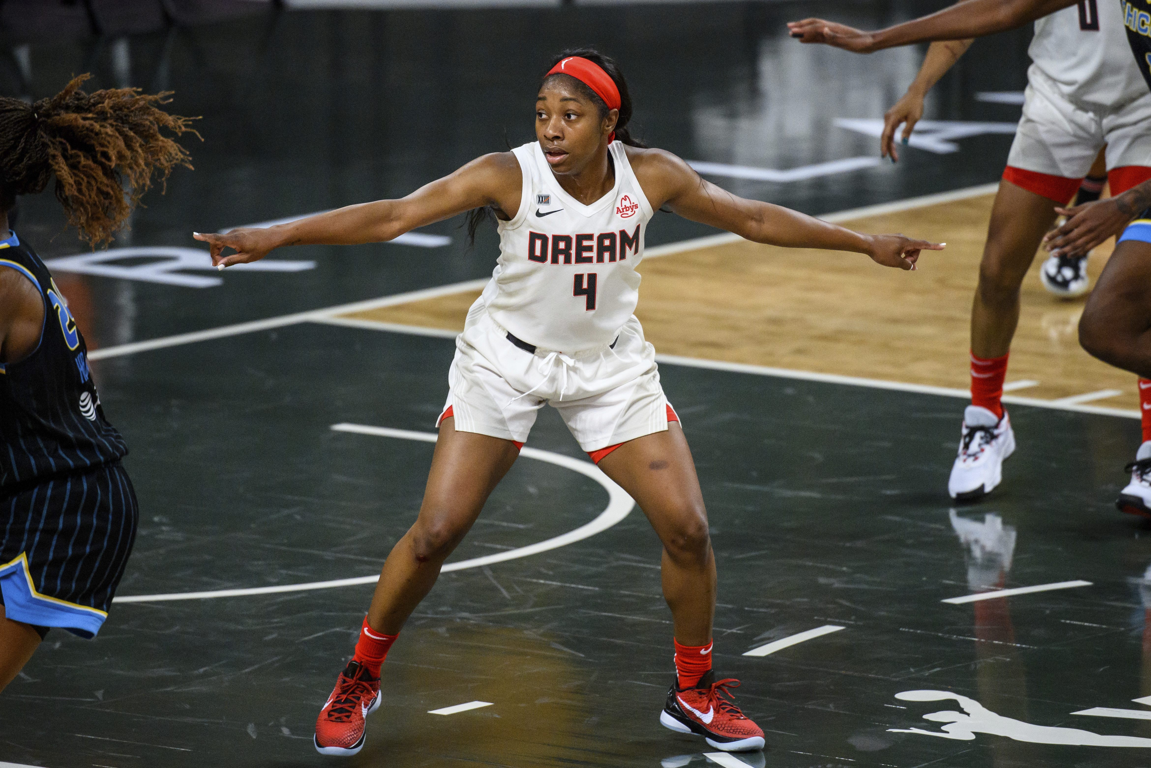 Elizabeth Williams of the Atlanta Dream Continues to Embrace