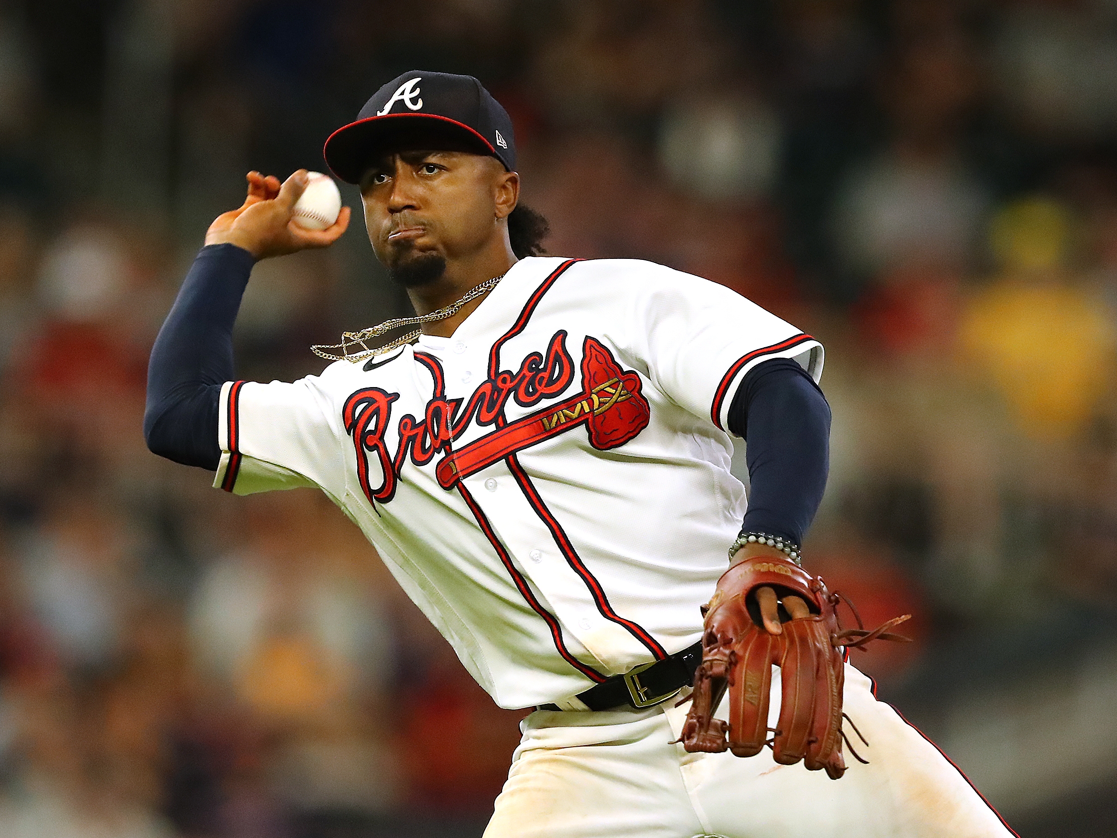Braves' Albies leaves game with fractured pinky finger