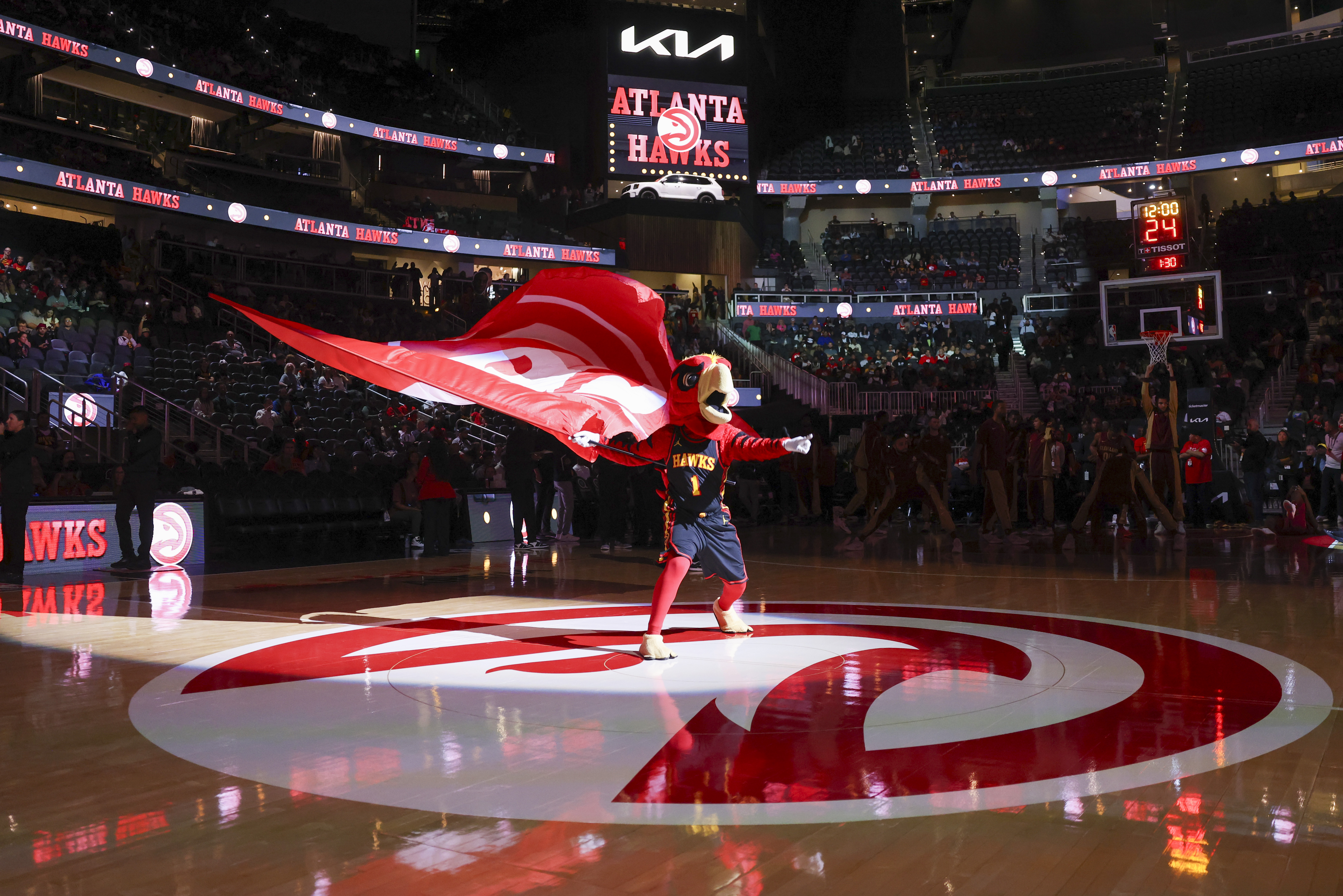 Are standing room only tickets worth it for seeing a game solo? Or would it  be better getting a seat? : r/AtlantaHawks