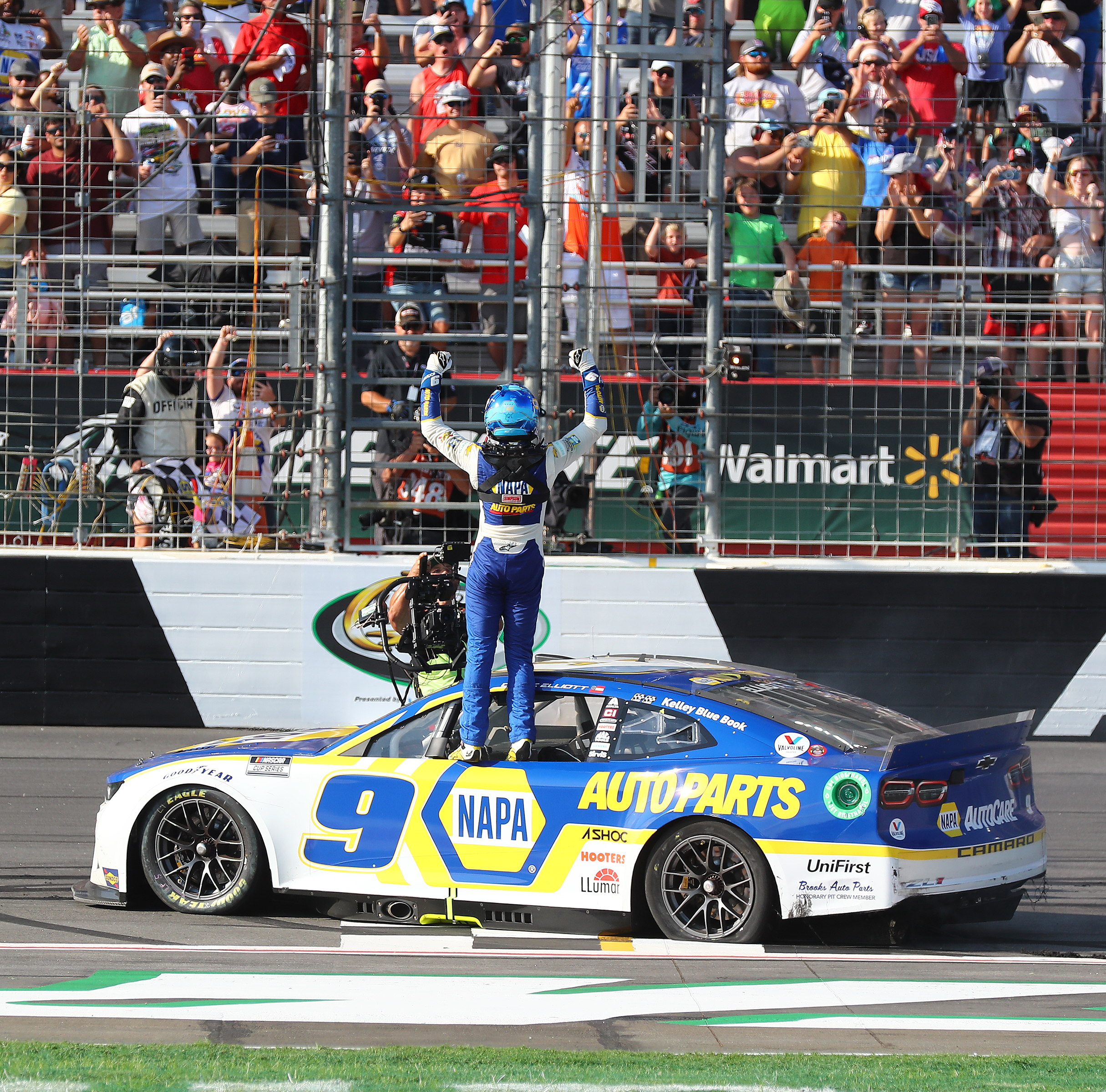 Atlanta Braves host Chase Elliott on field