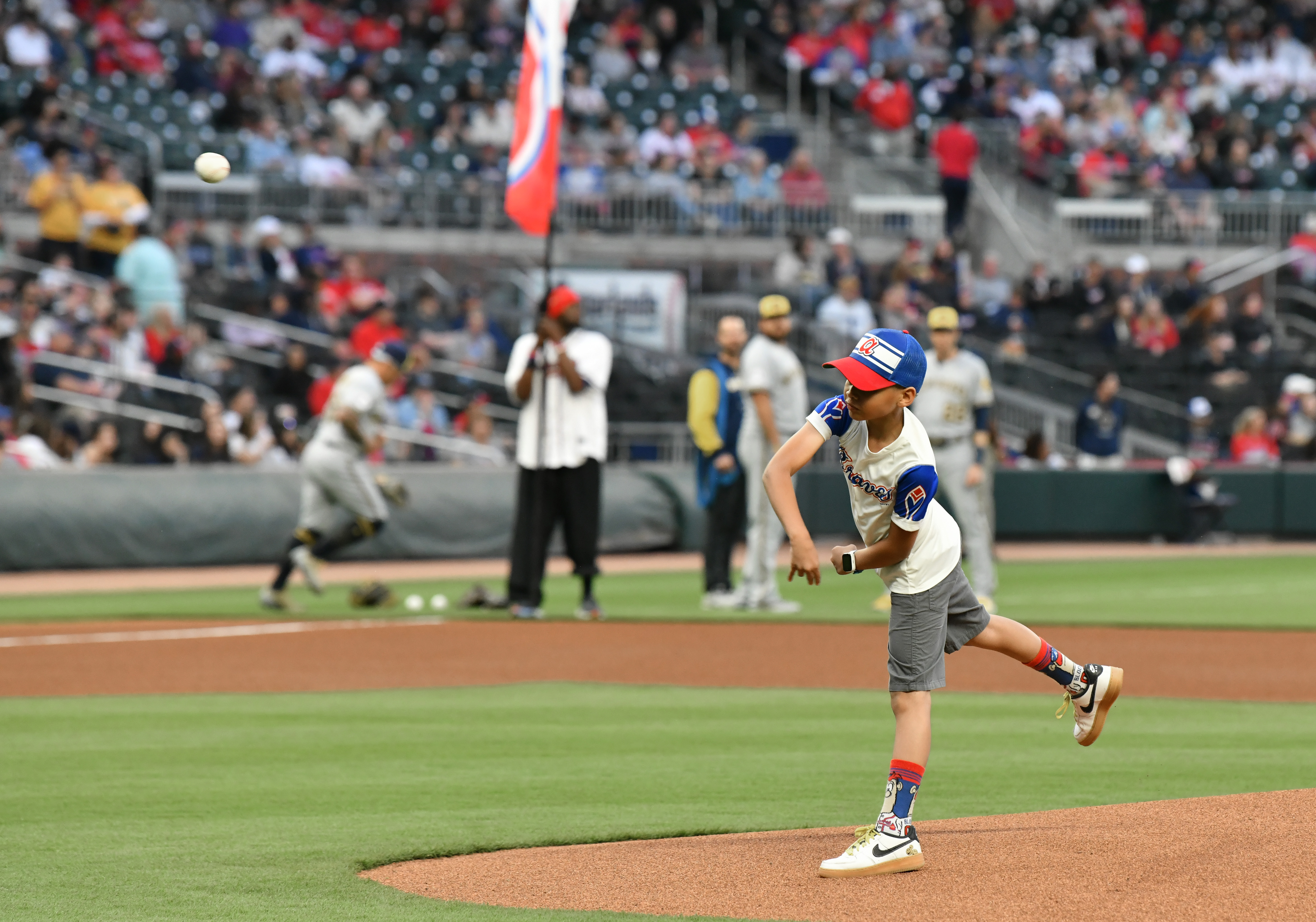 Braves edge Brewers, Ronald Acuña earns praise from LeBron James