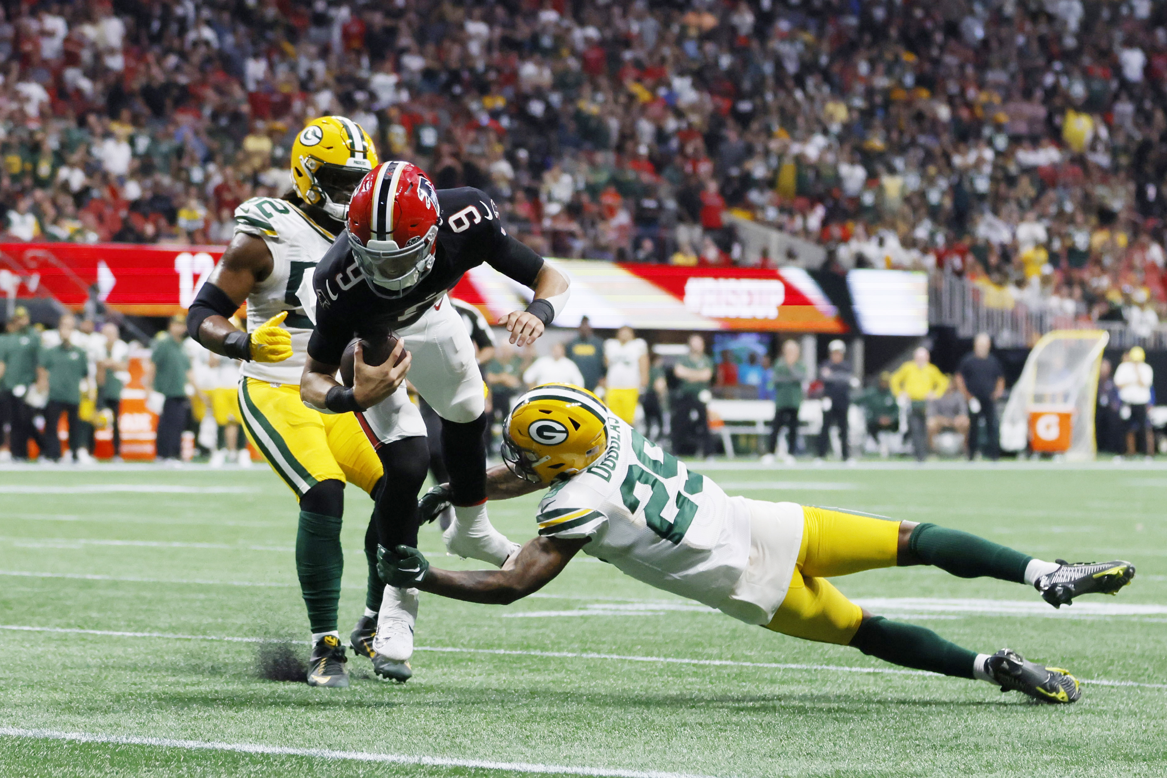 Falcons beat Packers 25-24