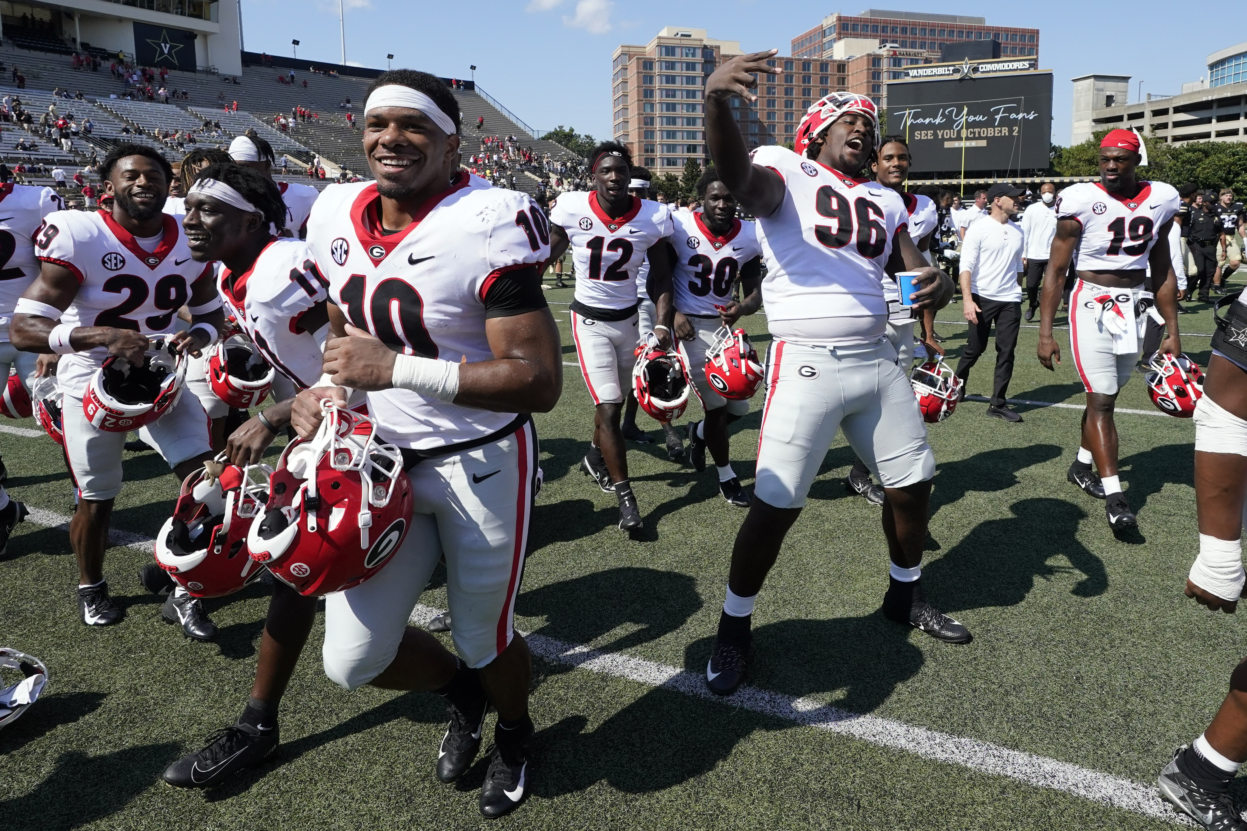 Daniels plays quarter as No. 2 Georgia dominates Vandy 62-0