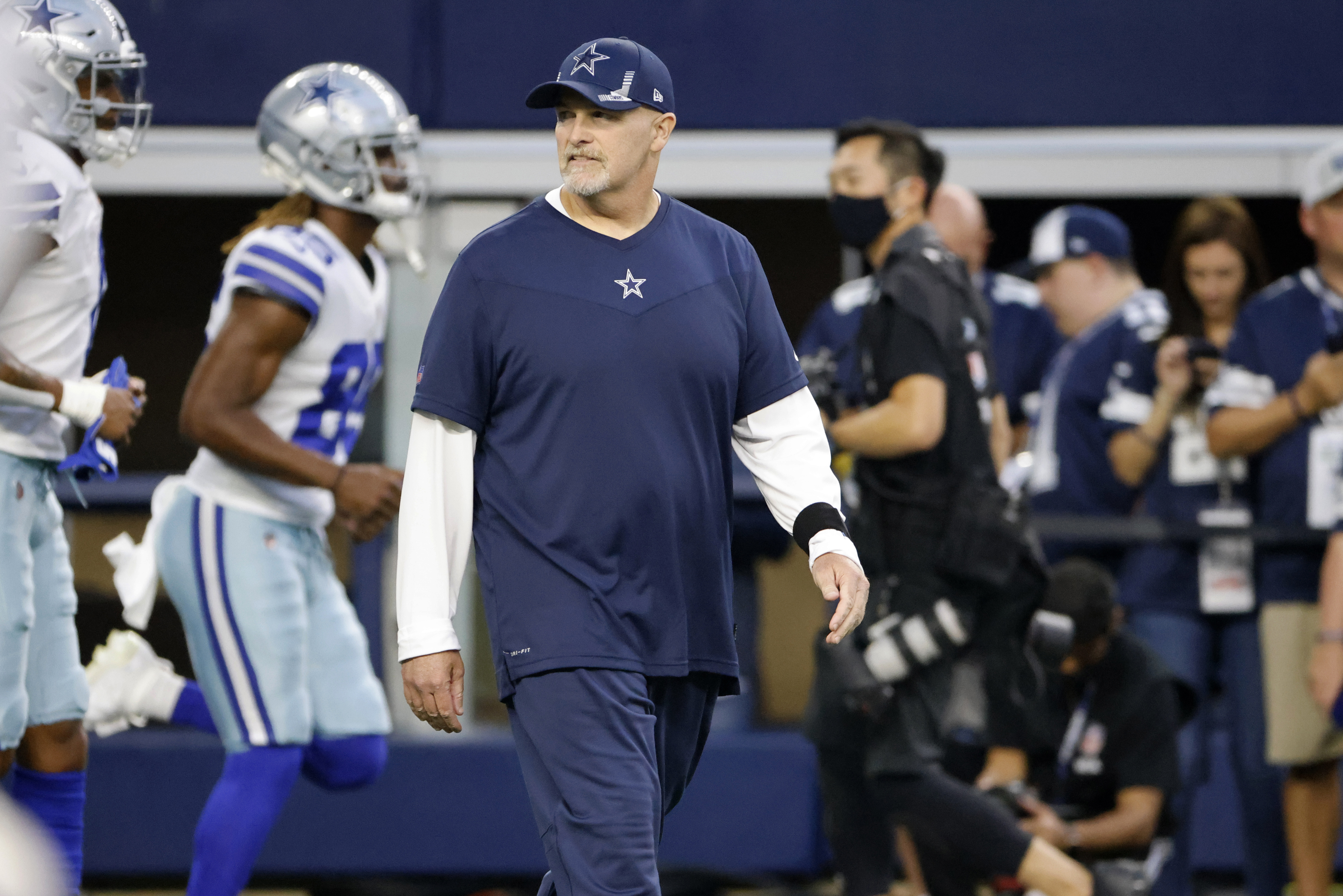 Cowboys DC Dan Quinn receives game ball after blowout win over Falcons