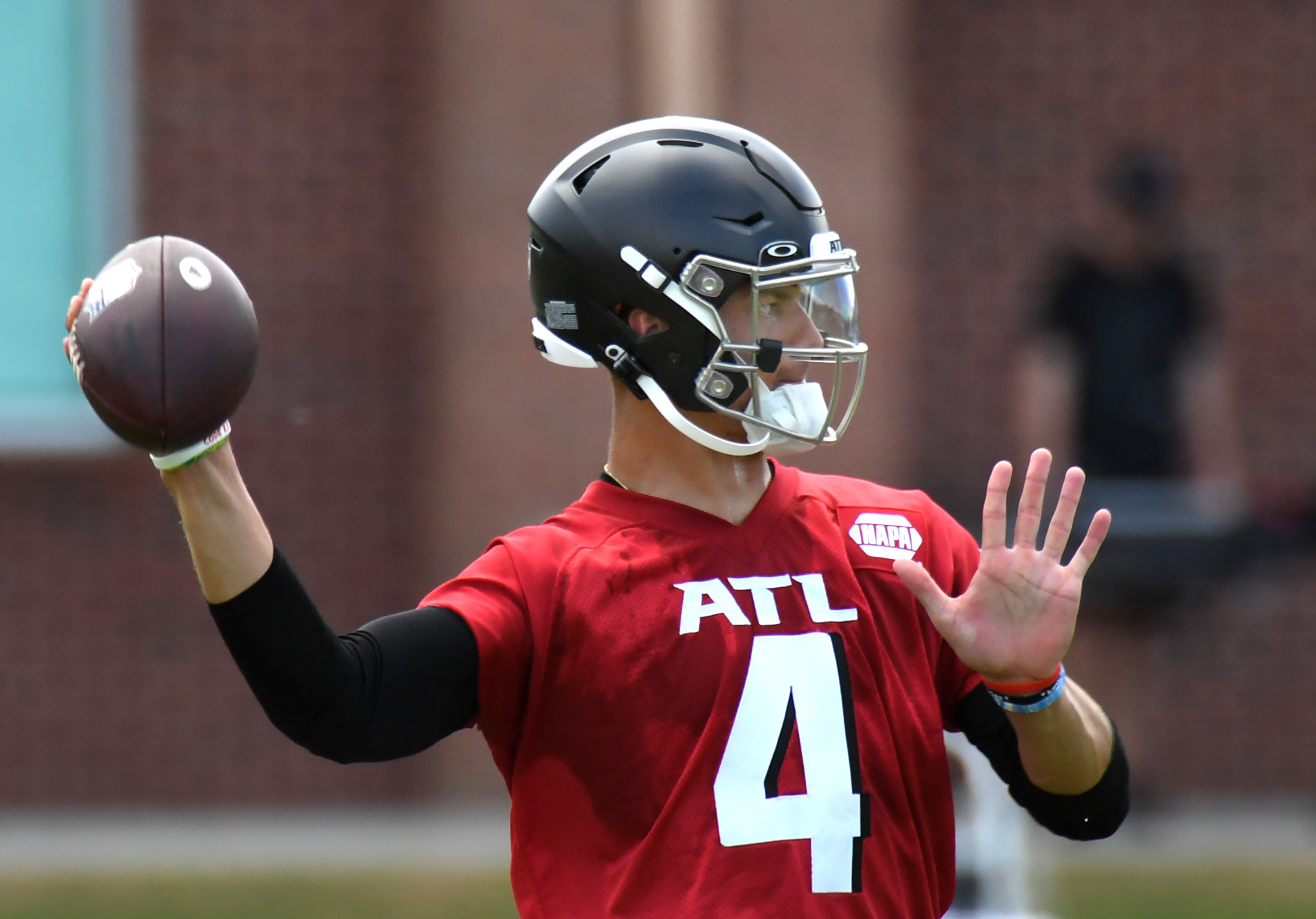 Falcons' rookie QB eager to be a leader