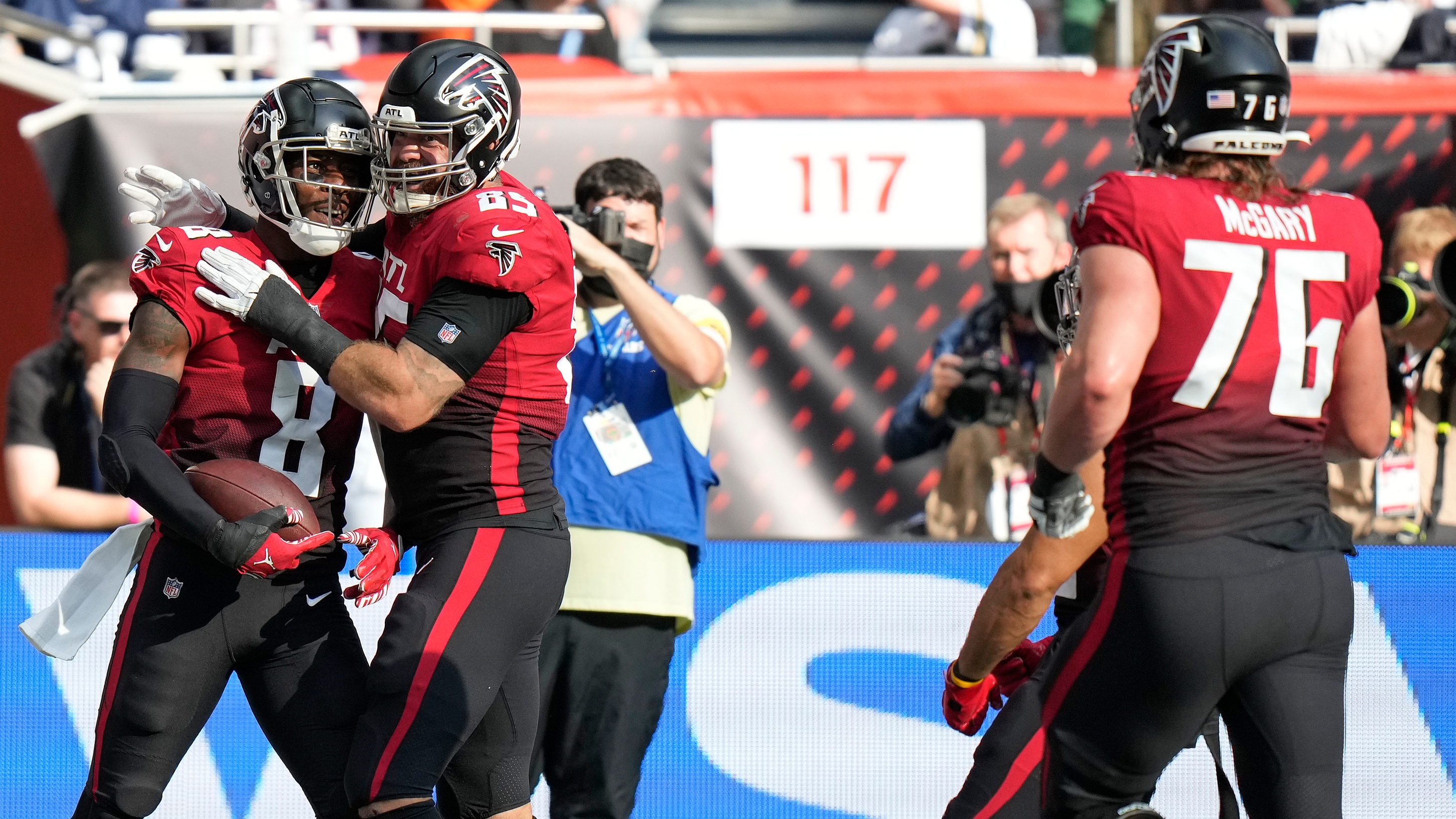 Ryan, Pitts lead Falcons past Jets in London