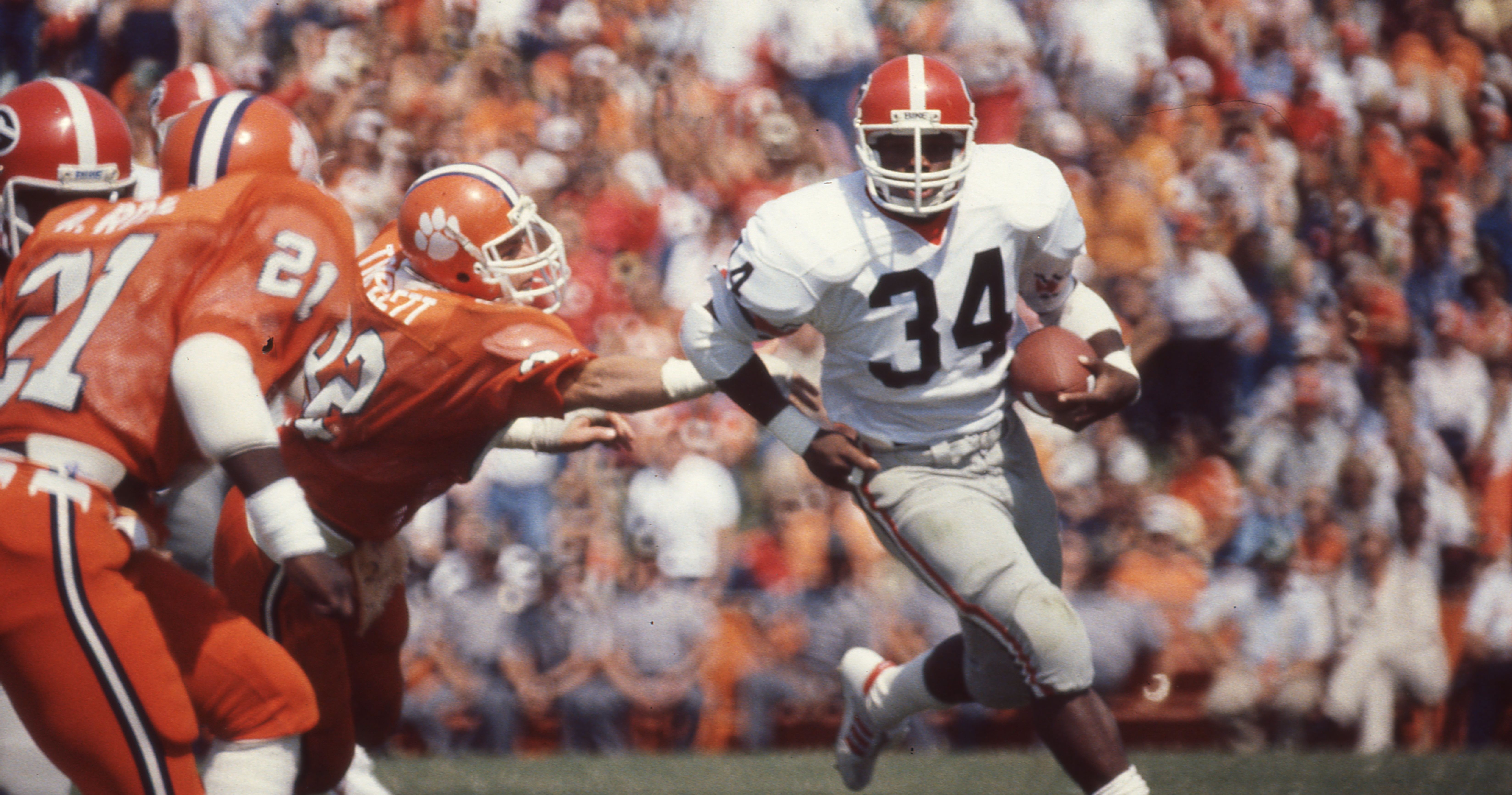 New Jersey Generals' Herschel Walker (34) gains a first down as he