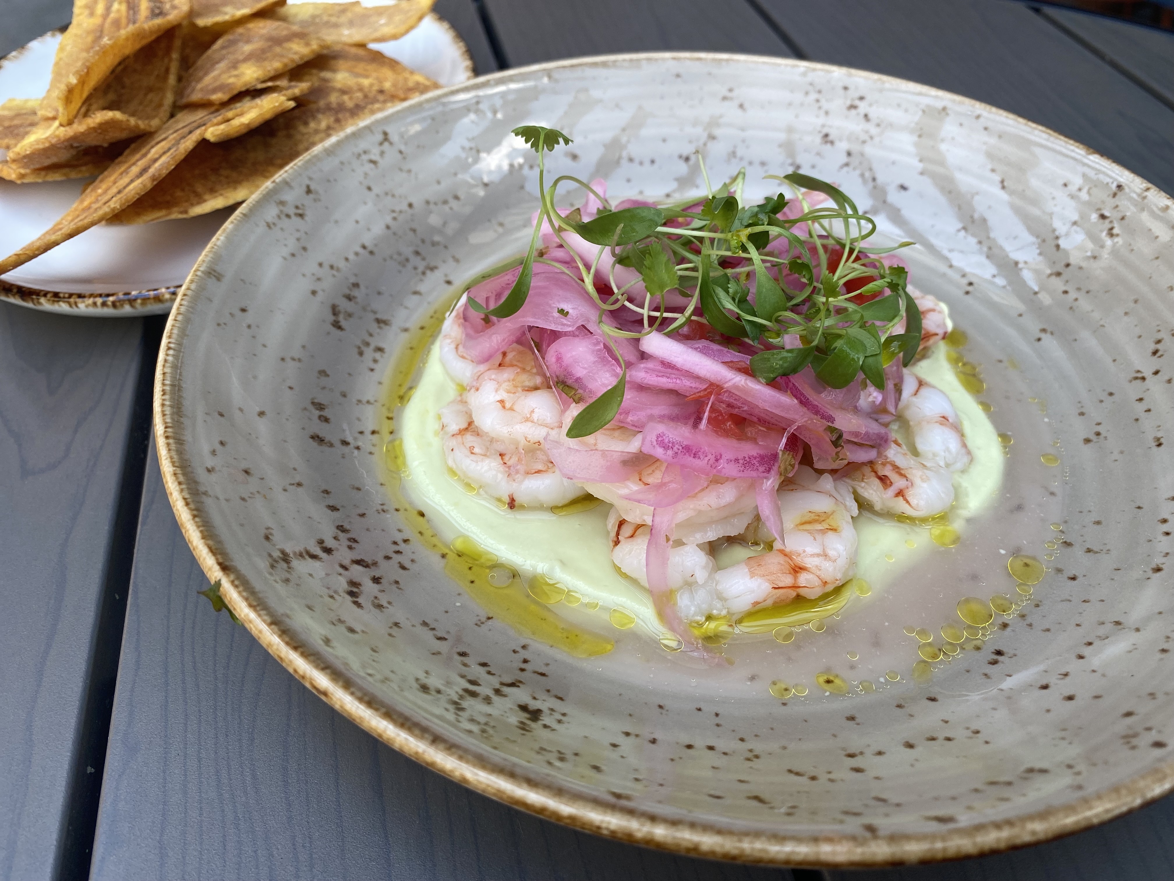Ceviche de Camarón con Chifles di El Viñedo Local. (Ligaya Figueras / ligaya.figueras@ajc.com)