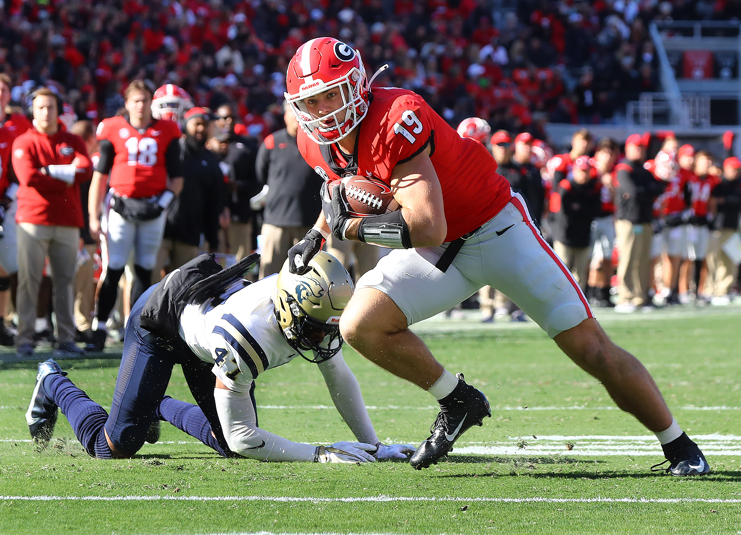 Georgia DL Jordan Davis scores a touchdown vs Charleston Southern 