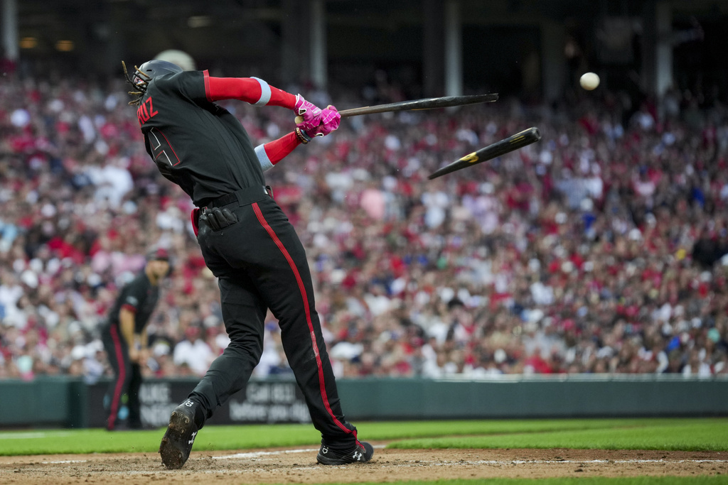 Elly De La Cruz's cycle fuels a big comeback Reds win over Atlanta