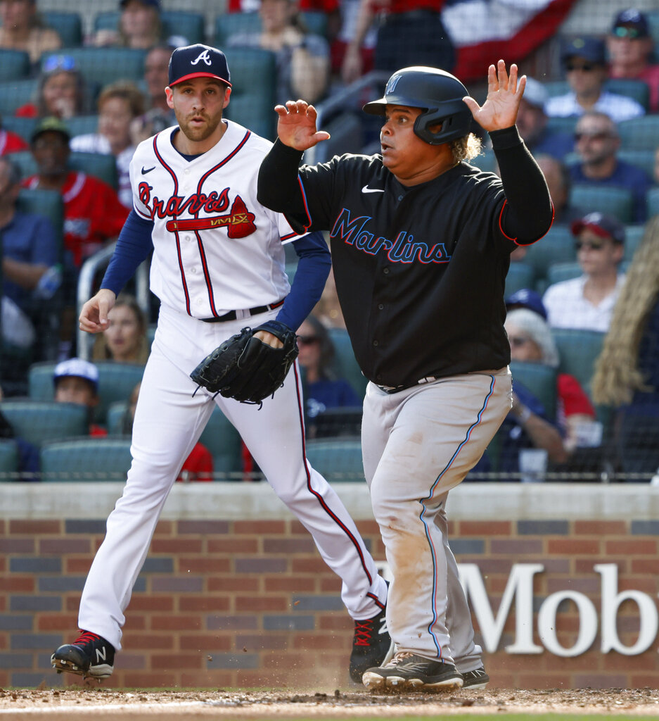 Harris' late blast lifts Braves to 4-3 win over Marlins