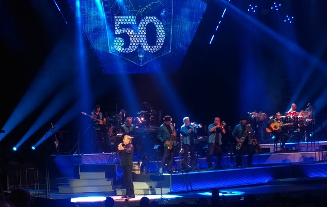 Concert Review Neil Diamond Highlights 50 Years Of Music At Atlanta Show concert review neil diamond highlights