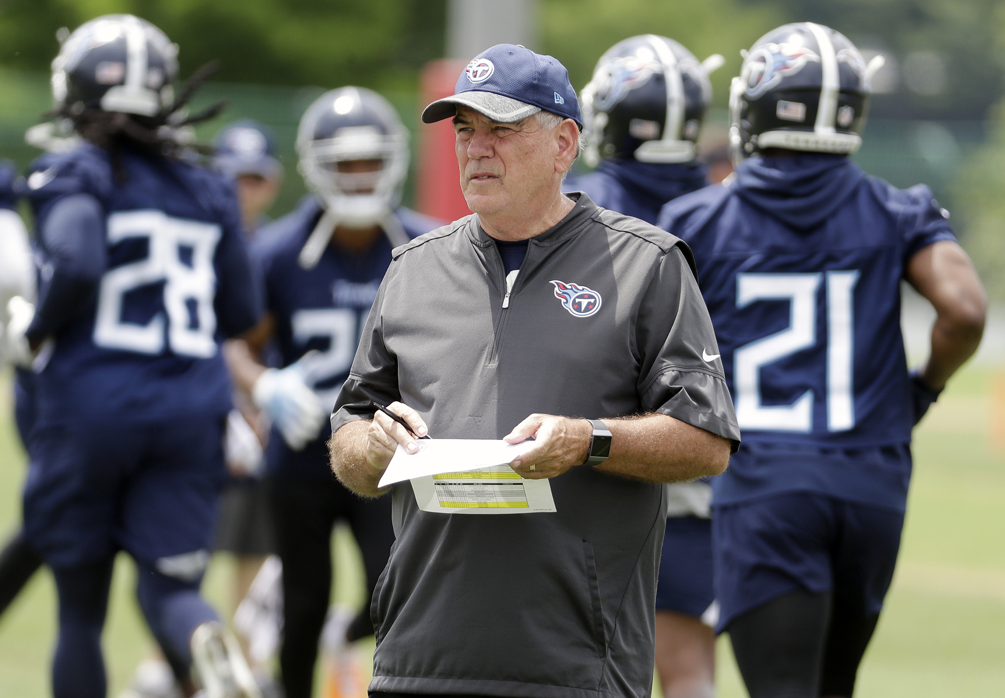 Tennessee Titans defensive coordinator Dean Pees watches players during an OTA on May 30, 2018, in Nashville, Tenn. (Mark Humphrey/AP)