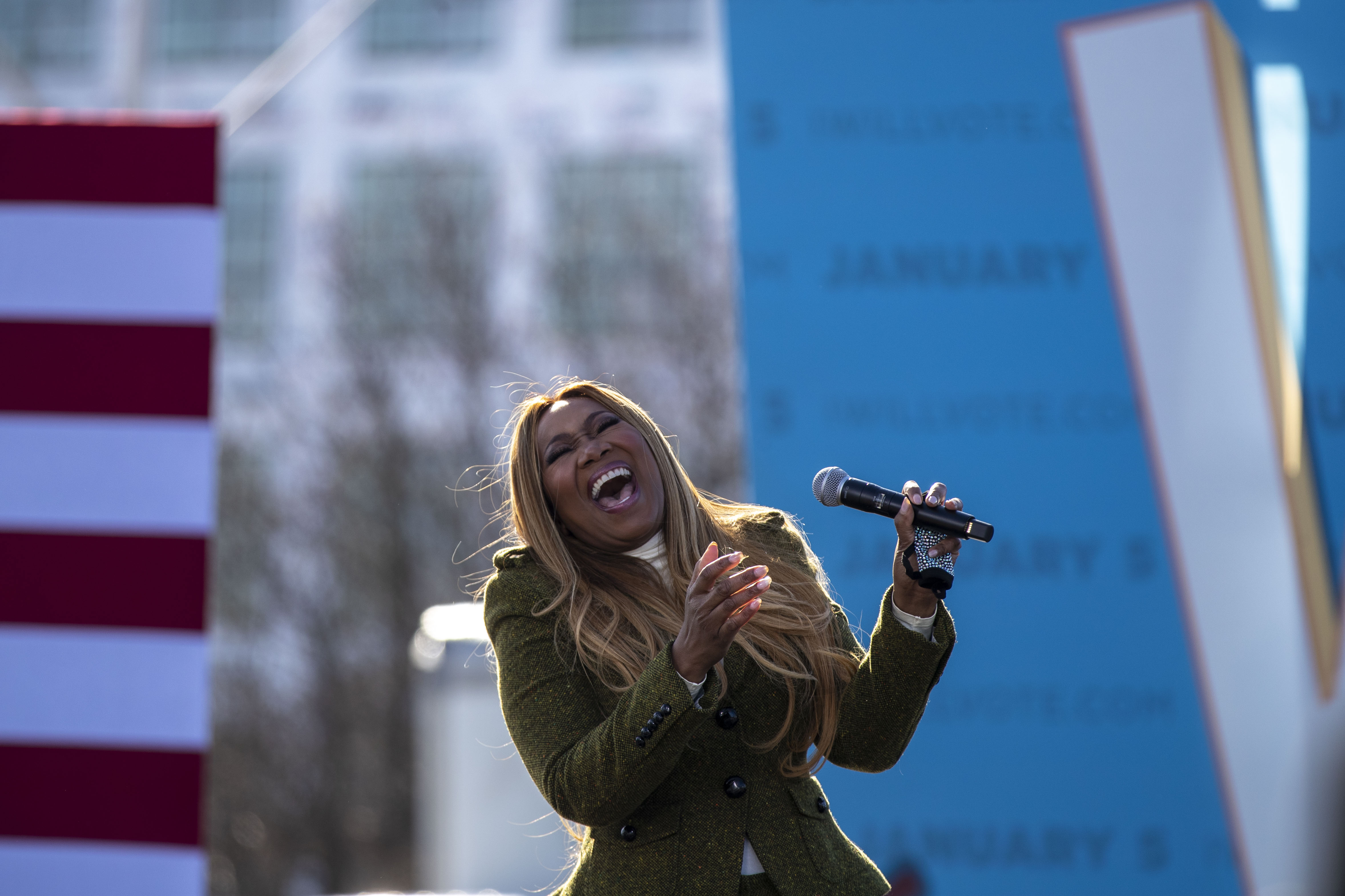 How to watch and stream Yolanda Adams & Le'Andria Johnson Perform