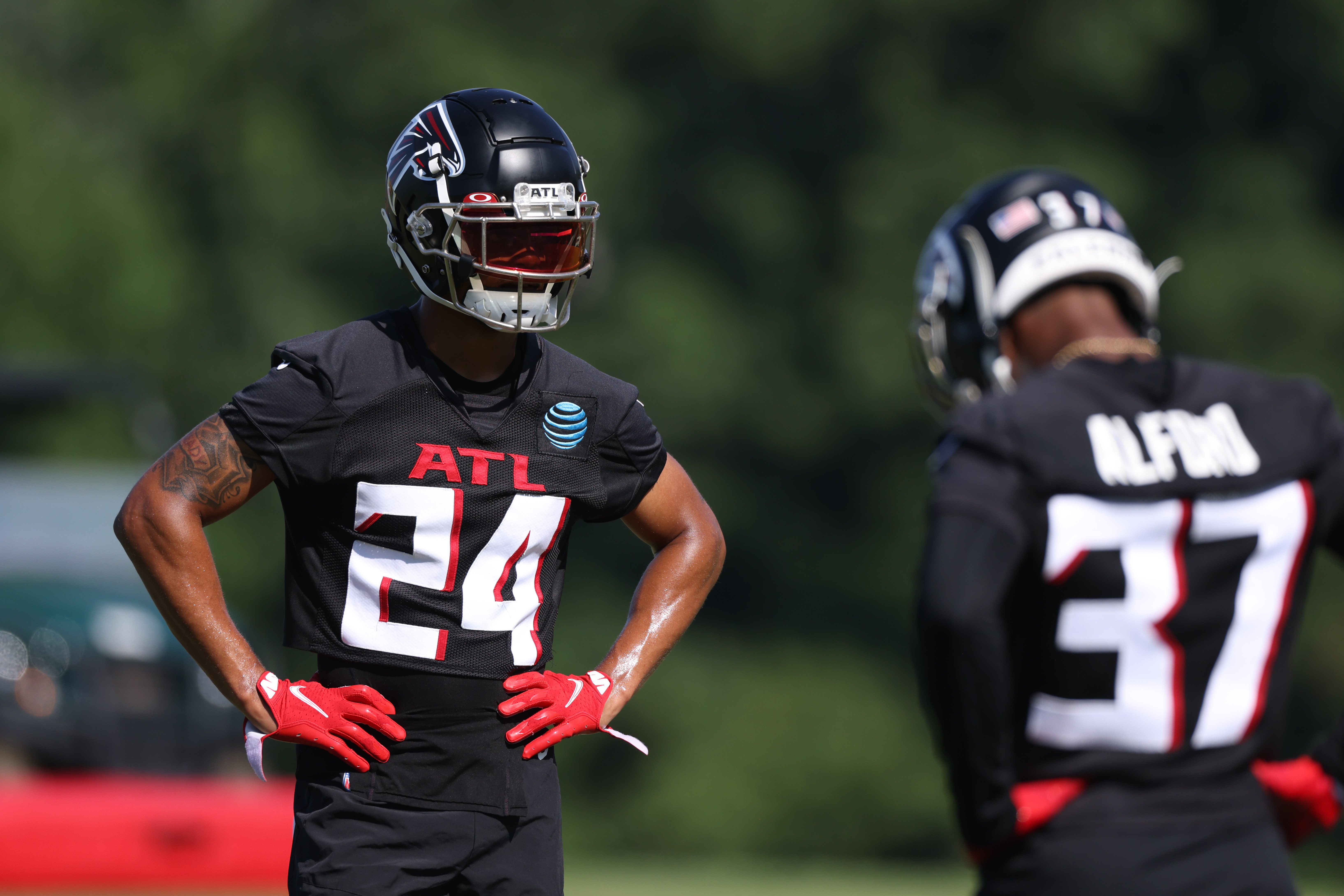 Falcons CB Terrell back at practice after missing 3 games