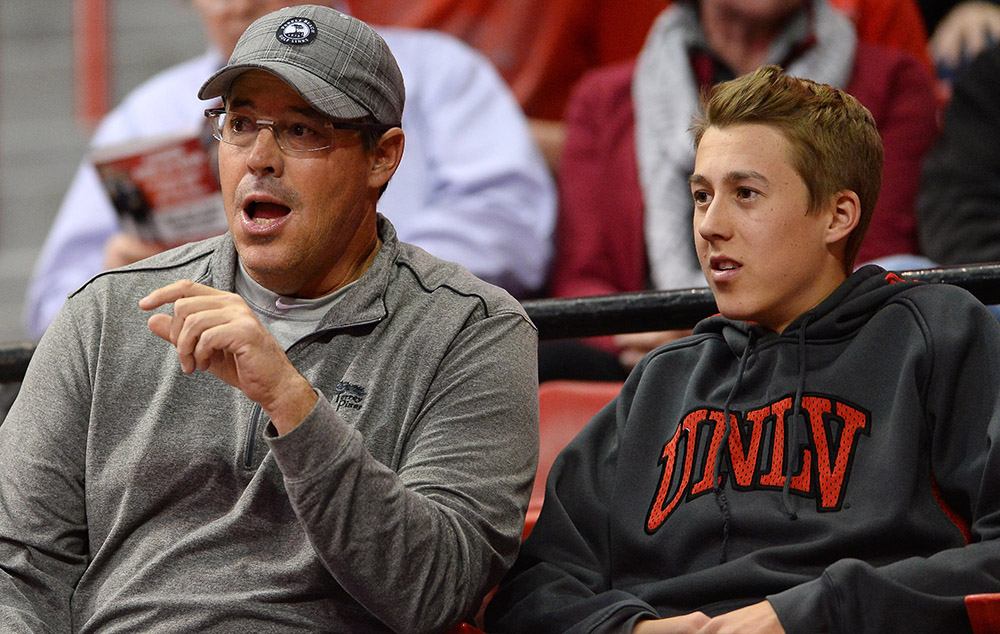 Greg Maddux takes on new role — volunteer assistant coach at son's