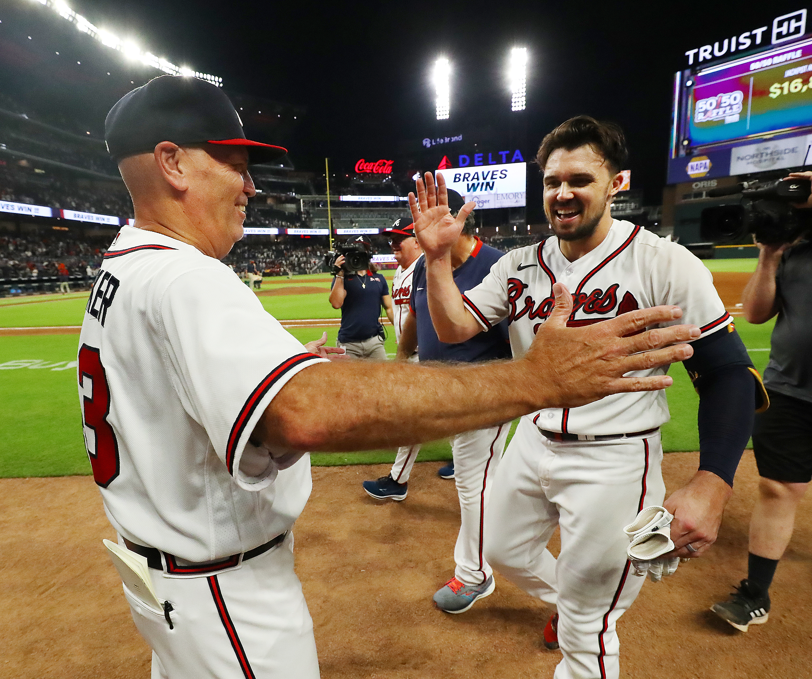 Braves score three in ninth to walk off with a win over the Giants