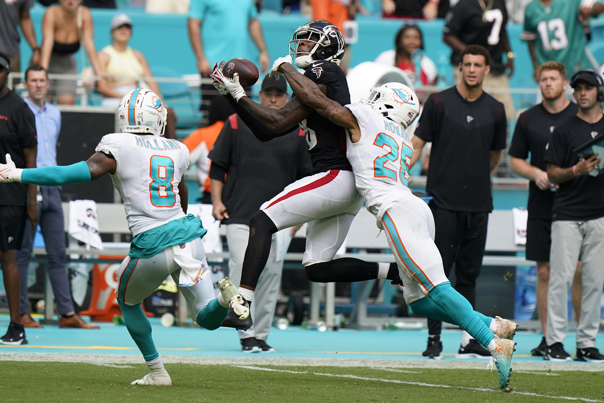 Ryan throws for 336, Falcons get FG at end, top Miami 30-28