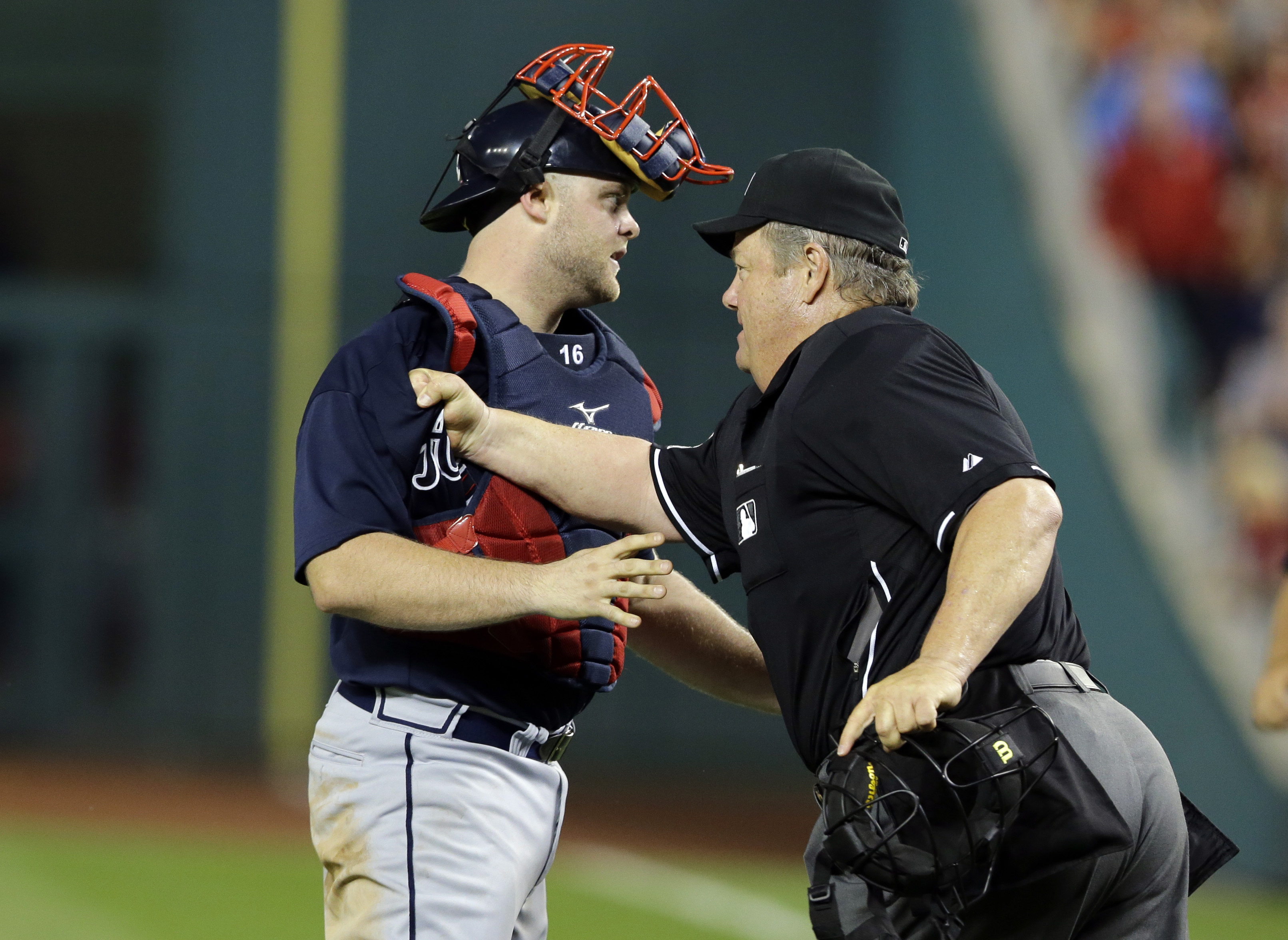 Jason Heyward leaves the Braves' 12th consecutive victory with a