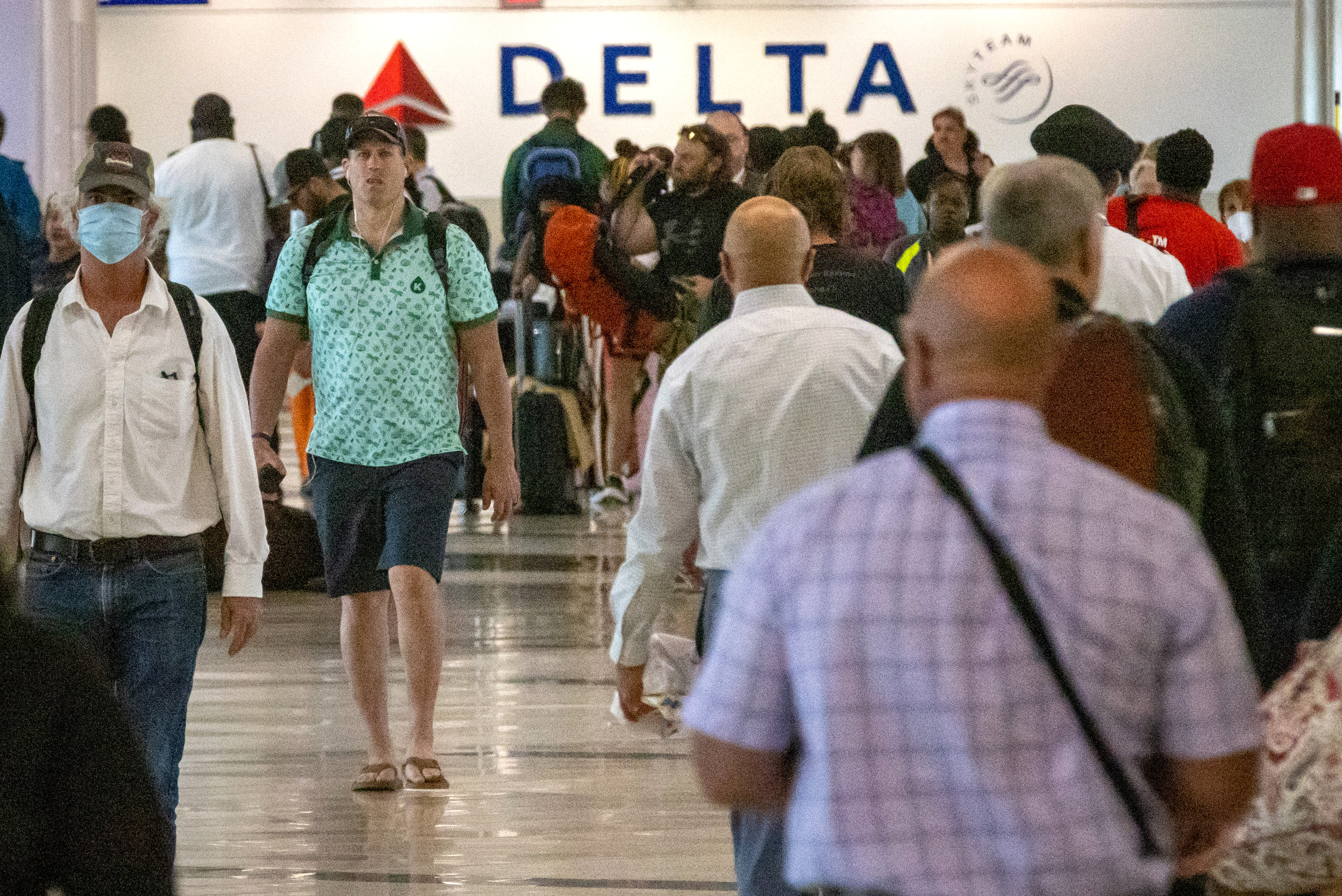 Holiday travel: Delta CEO says no pilot strike during high-demand