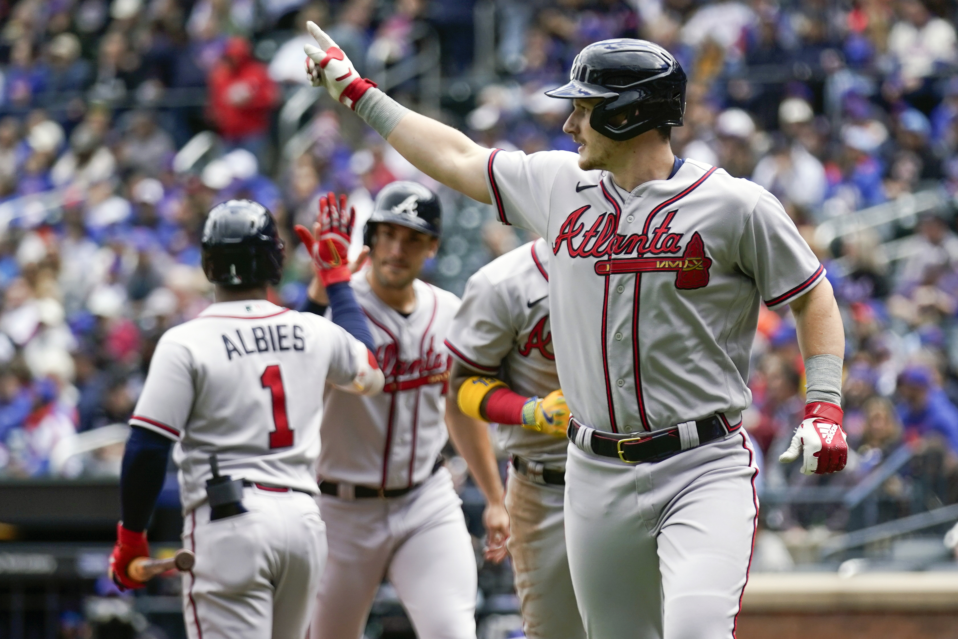 Braves, Mets split doubleheader after pair of rainouts