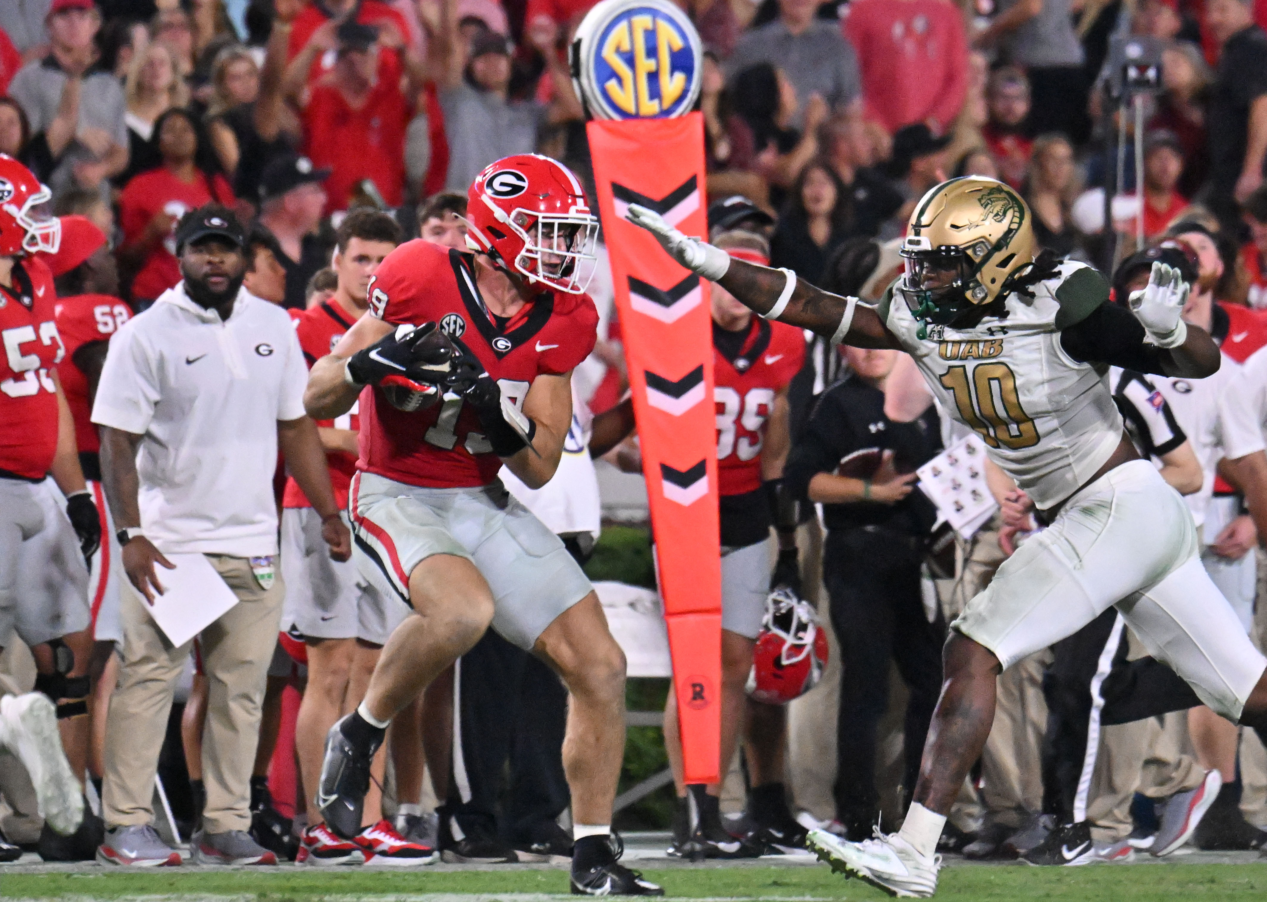 Weekend Predictions: Falcons win opener, Georgia routs Ball State