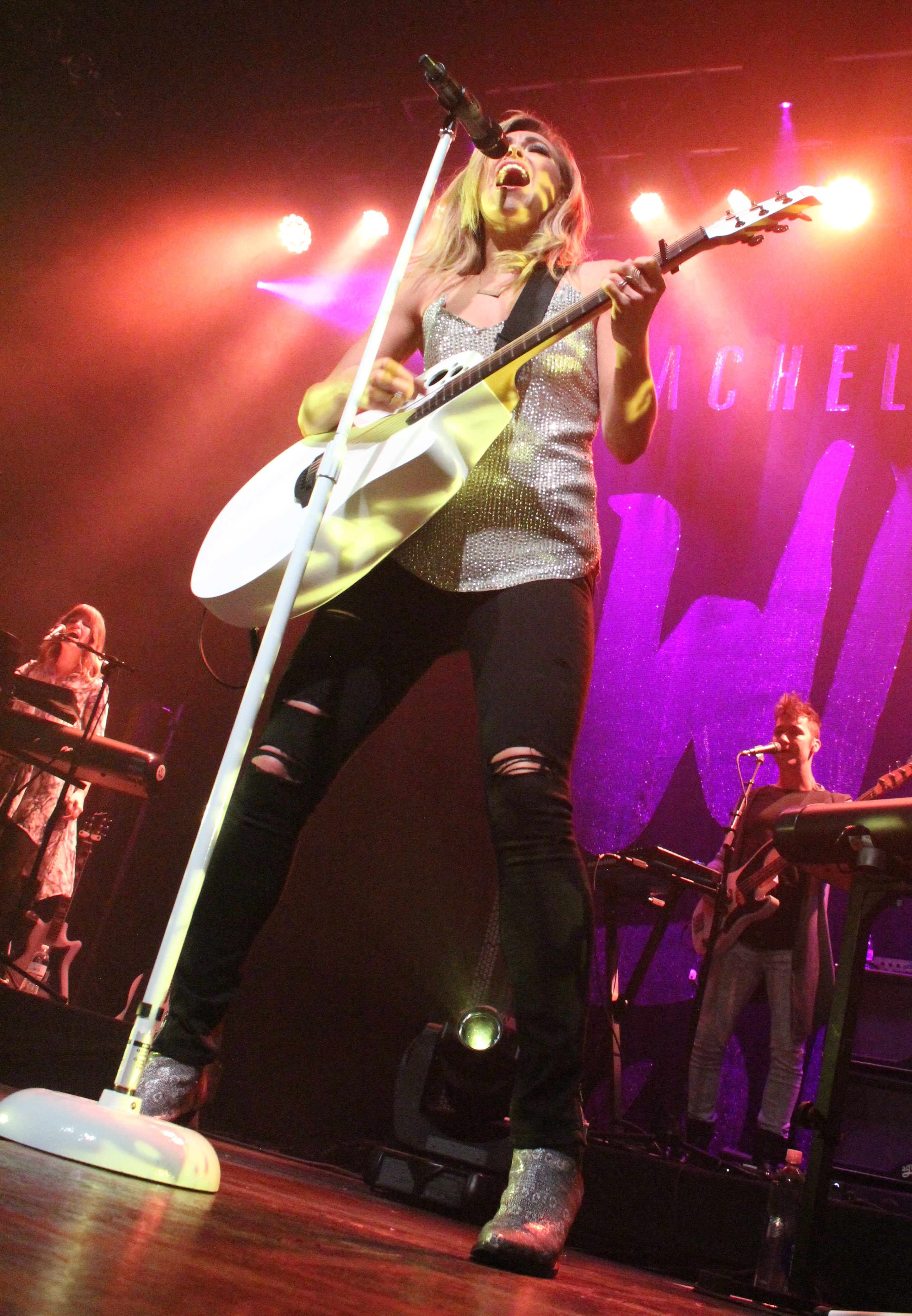 Concert review and photos: Rachel Platten charms at Center Stage show