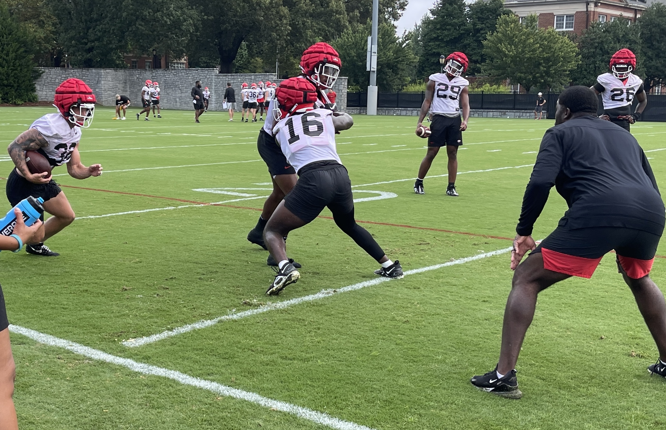 Georgia LB Nakobe Dean declared for the 2022 NFL Draft. Dean (6-0, 225lbs)  is a projected first-round pick.