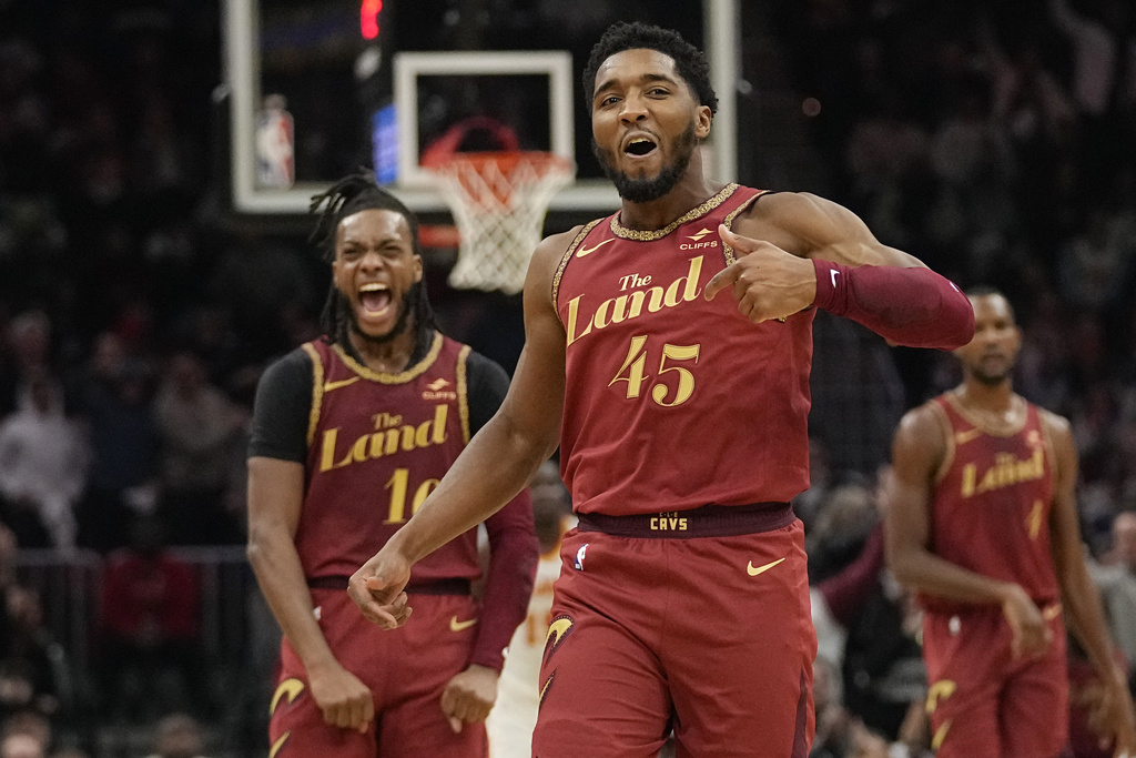 Trae Young, Donovan Mitchell lead top 10 guards that score in pick and roll