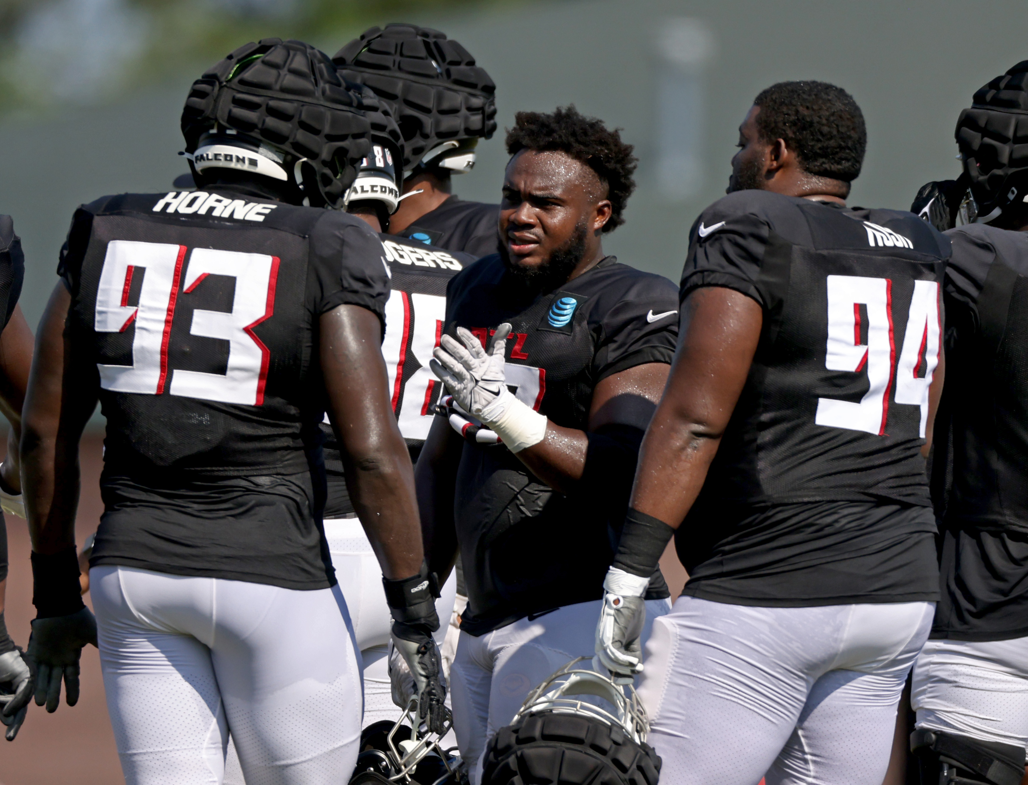 Falcons re-sign edge rusher Lorenzo Carter to a two-year deal