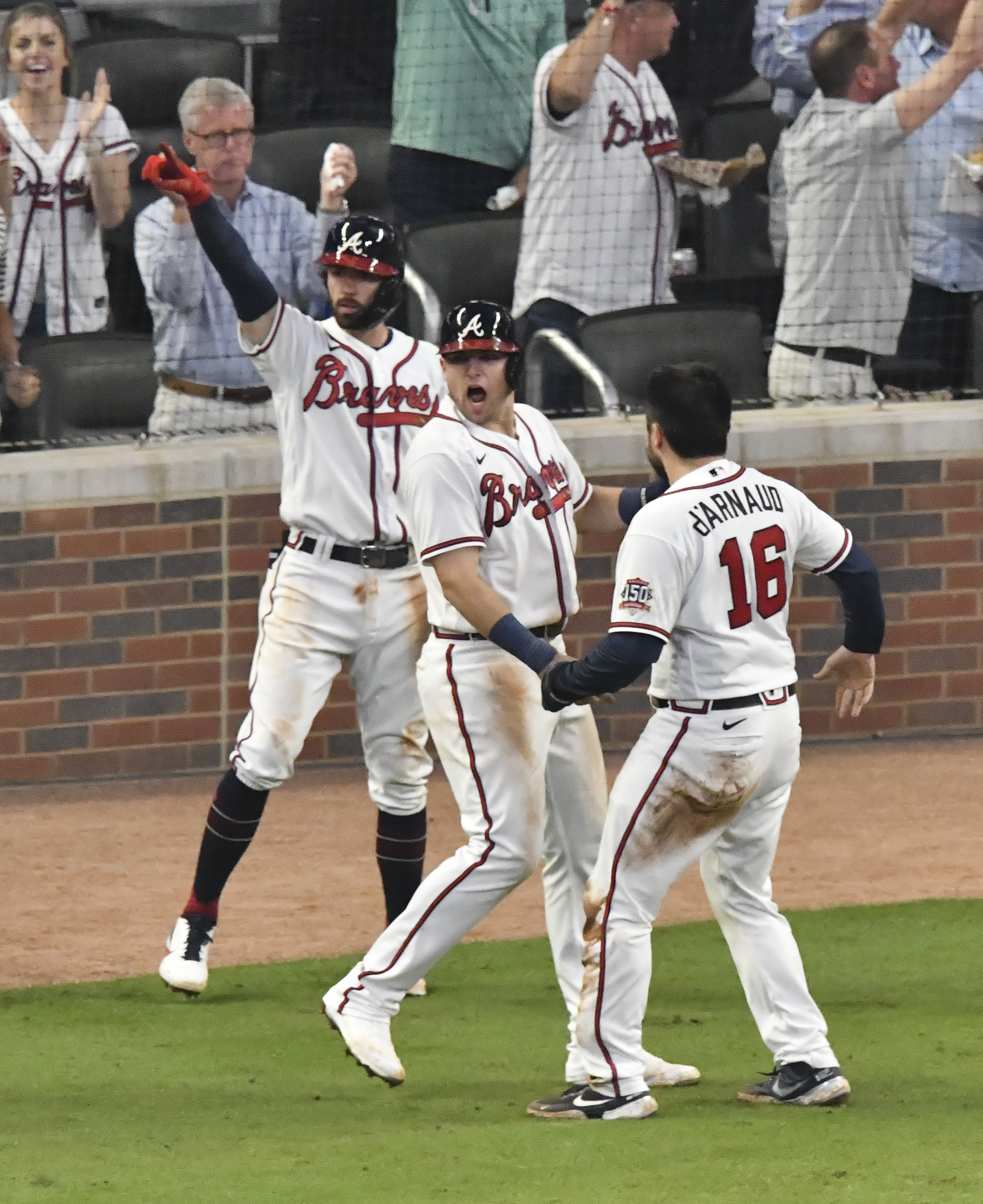 Photos: Braves win series vs. Brewers thanks to Freeman's HR