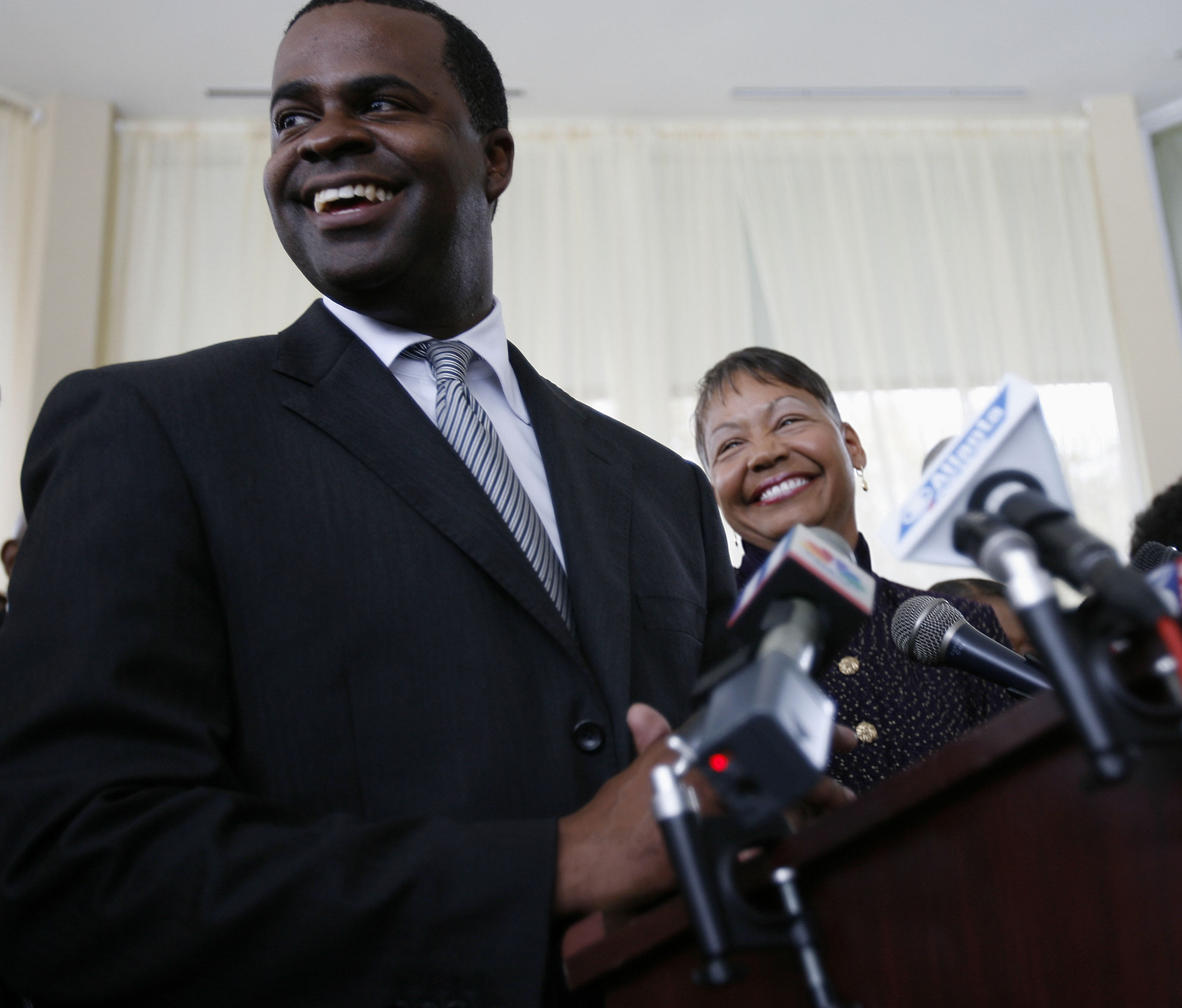 Then-Atlanta City Council president Lisa Borders (right) eventually supported Kasim Reed in the 2009 mayoral race. (Credit: Vino Wong / AJC file)