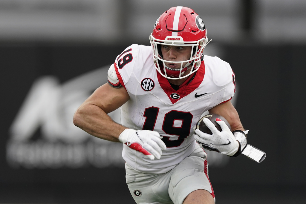No-brainer' Top 10 pick Brock Bowers would be especially dangerous with  Super Bowl participant