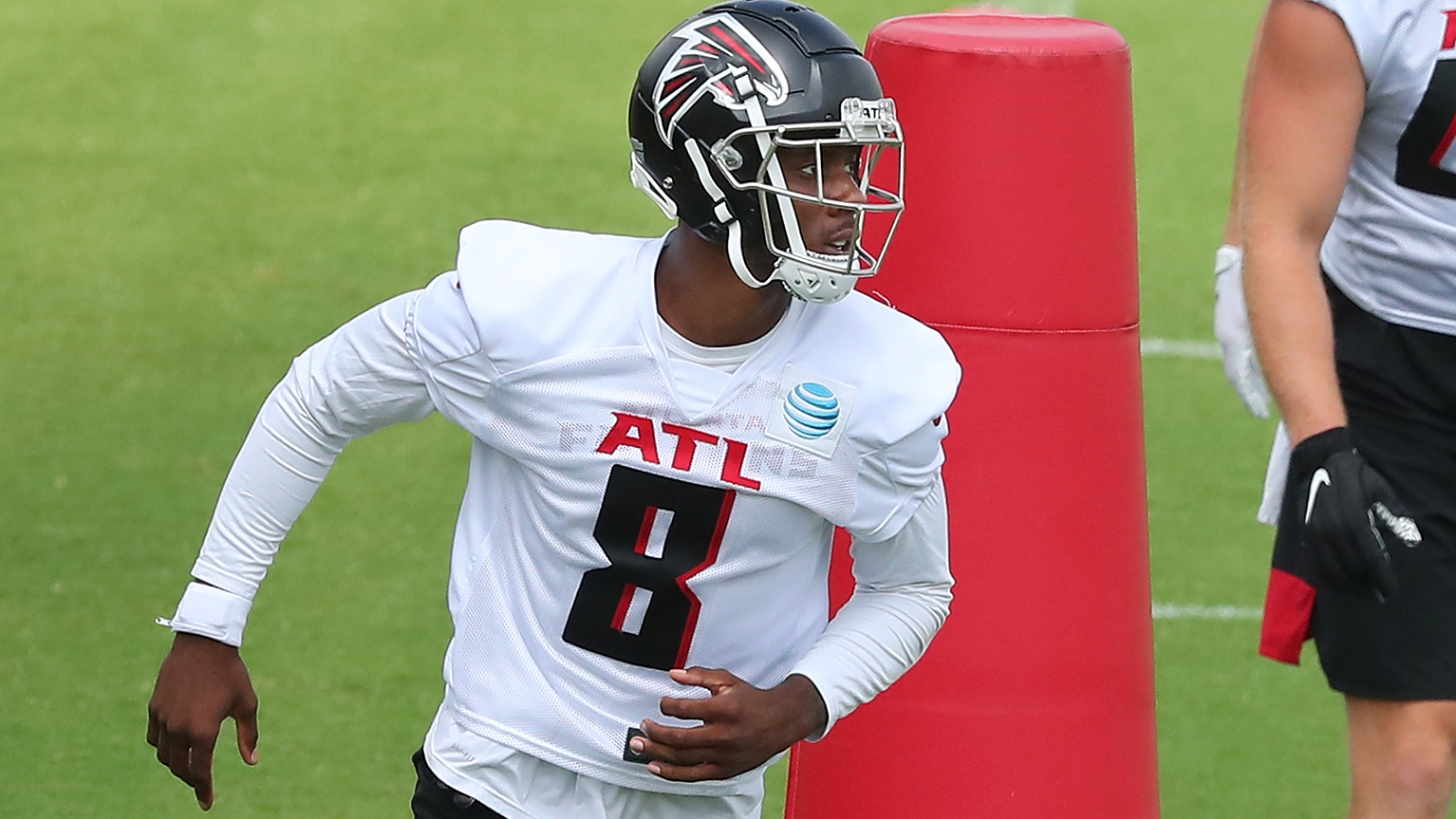 Draft pick Kyle Pitts signs 4-year deal with Atlanta Falcons