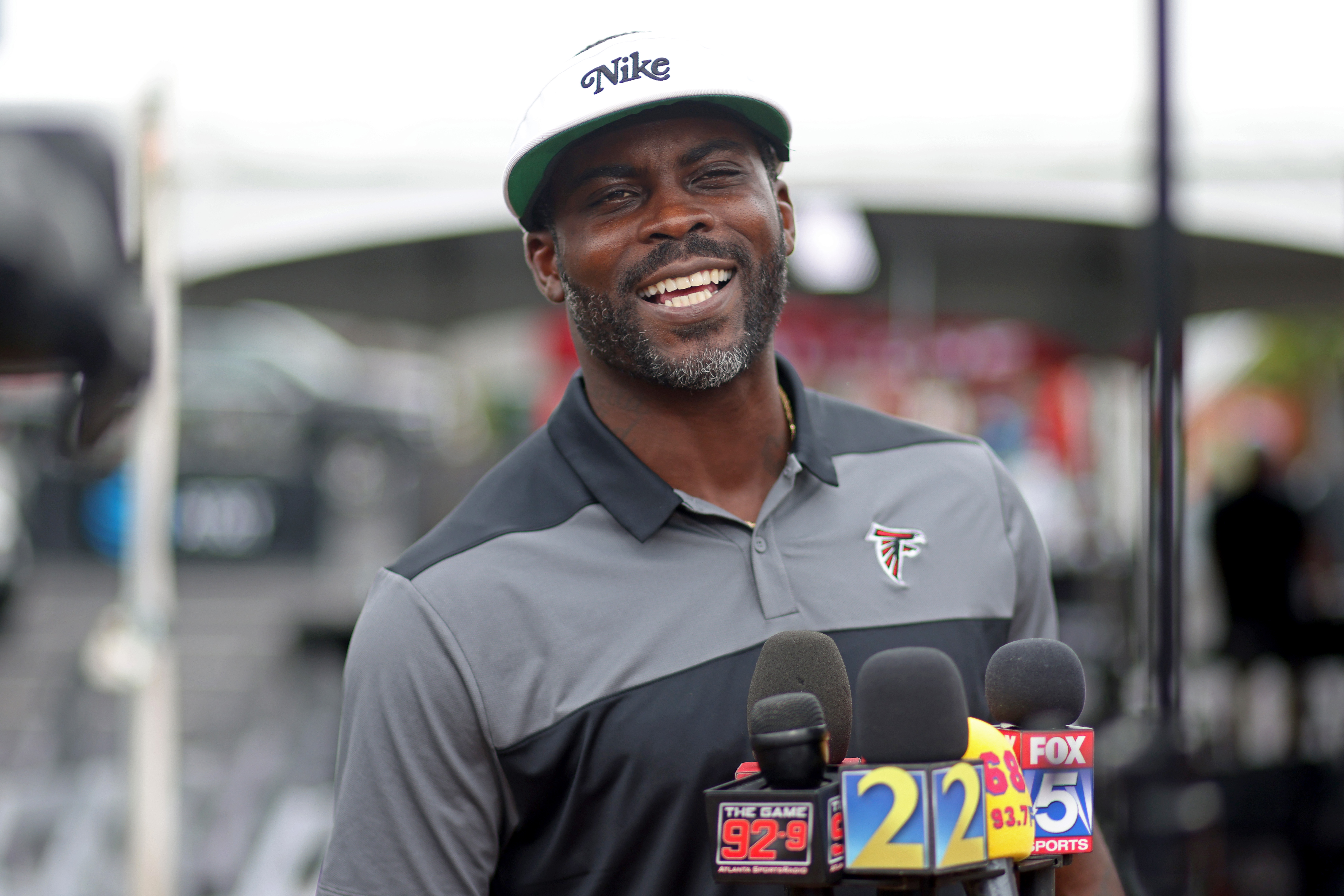 Michael Vick Returns: Atlanta Falcons Icon To Play In New League