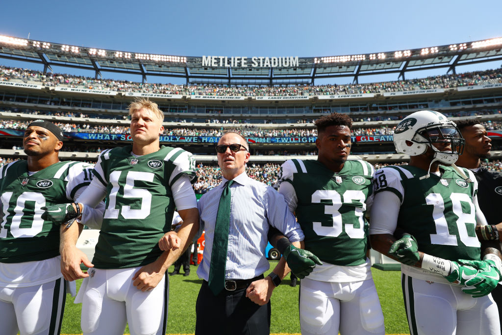 Jets acting owner: I'll pay fines if my players don't stand for