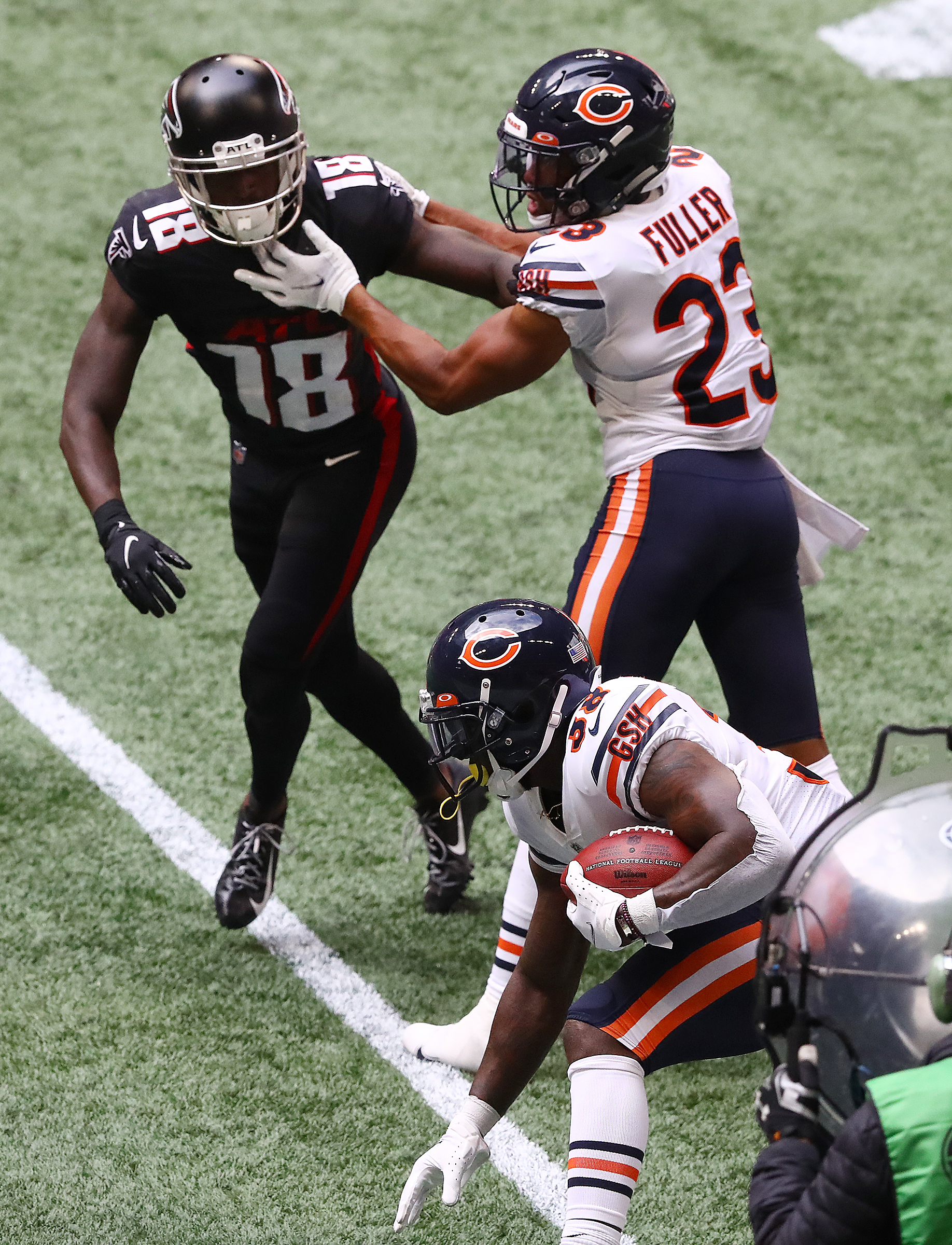 Atlanta Falcons running back Todd Gurley (21) runs the ball during the  first half of an NFL football game against the Chicago Bears, Sunday, Sept.  27, 2020, in Atlanta. The Chicago Bears