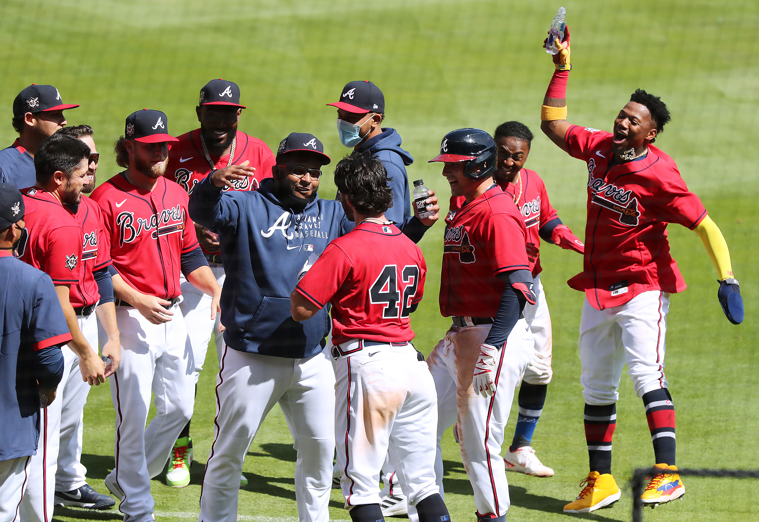 Dansby Swanson single caps rally in ninth, Atlanta Braves avoid Miami  Marlins sweep 