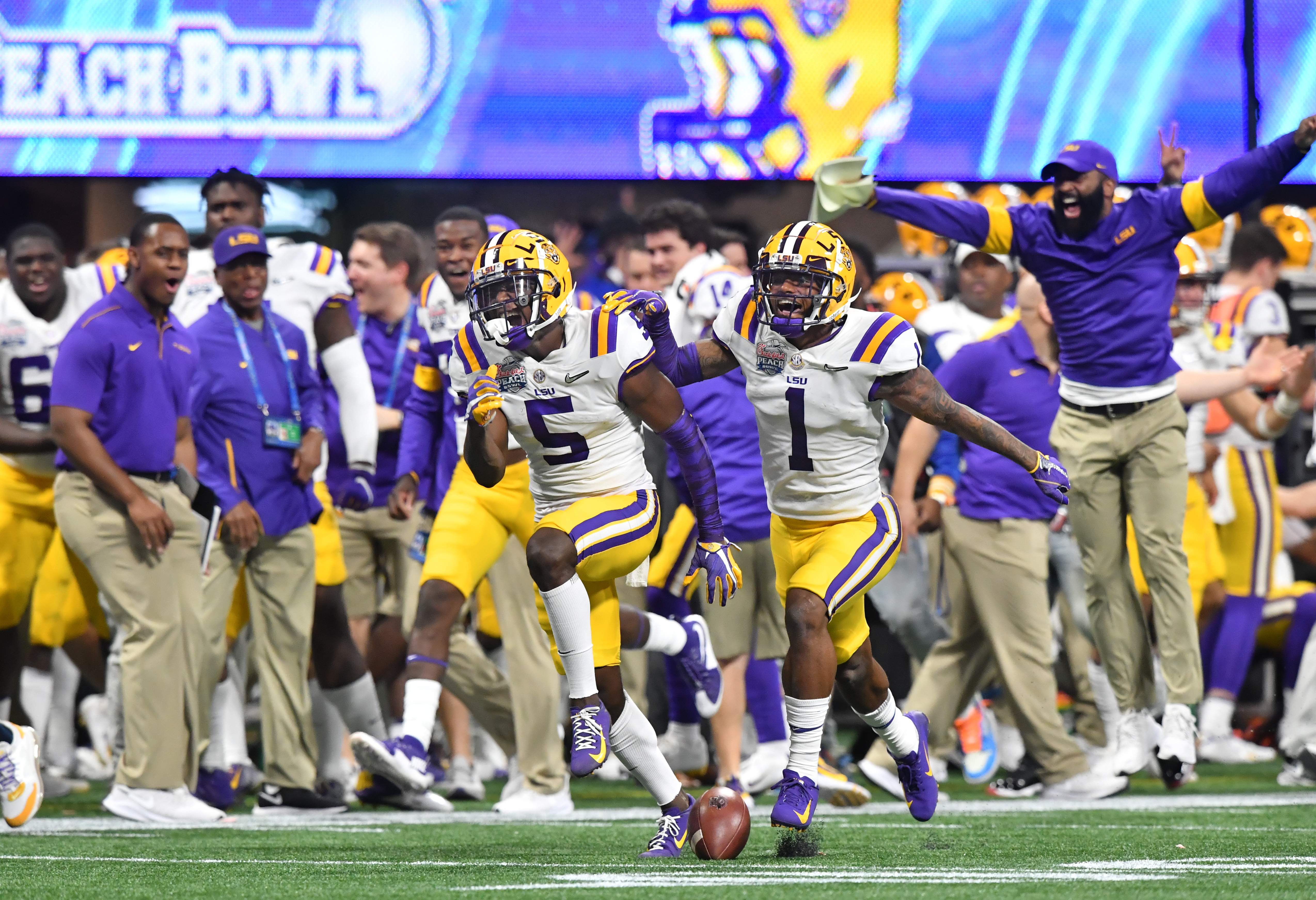 Peach Bowl: Joe Burrow throws for seven touchdowns as No. 1 LSU