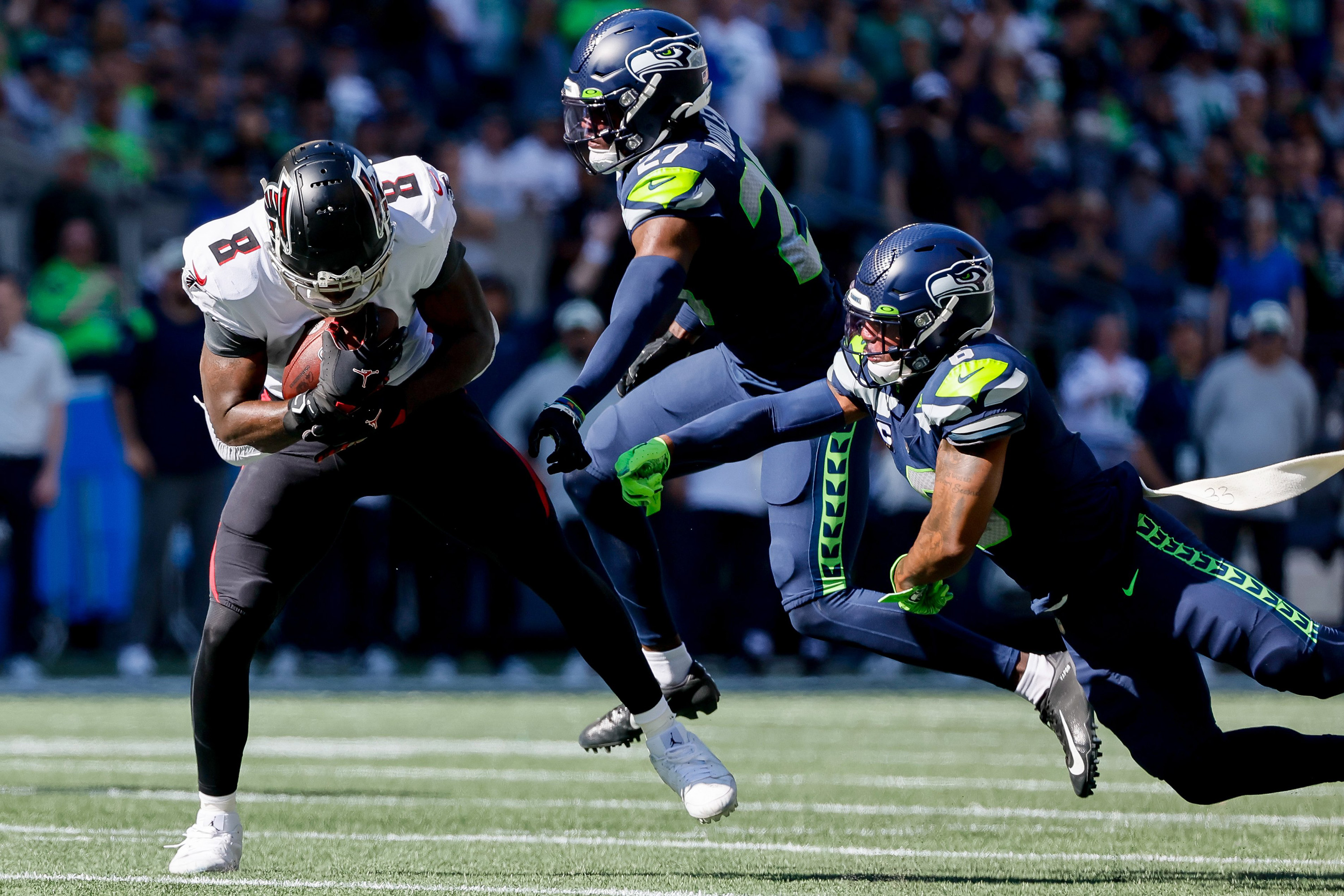 Atlanta Falcons tight end Kyle Pitts (8) is tackled by Cincinnati