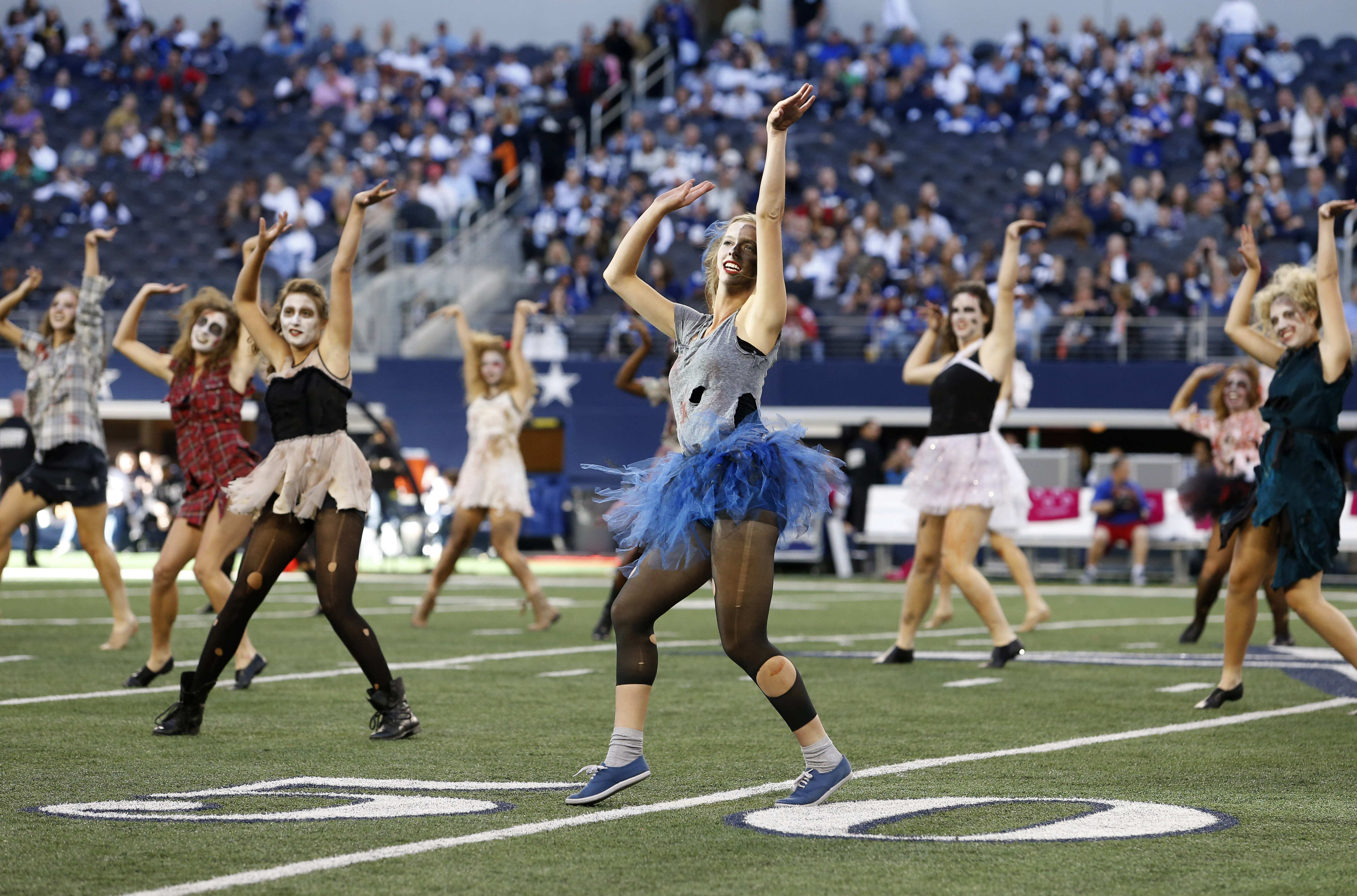 295 Nfl Cheerleaders Halloween Stock Photos, High-Res Pictures, and Images  - Getty Images