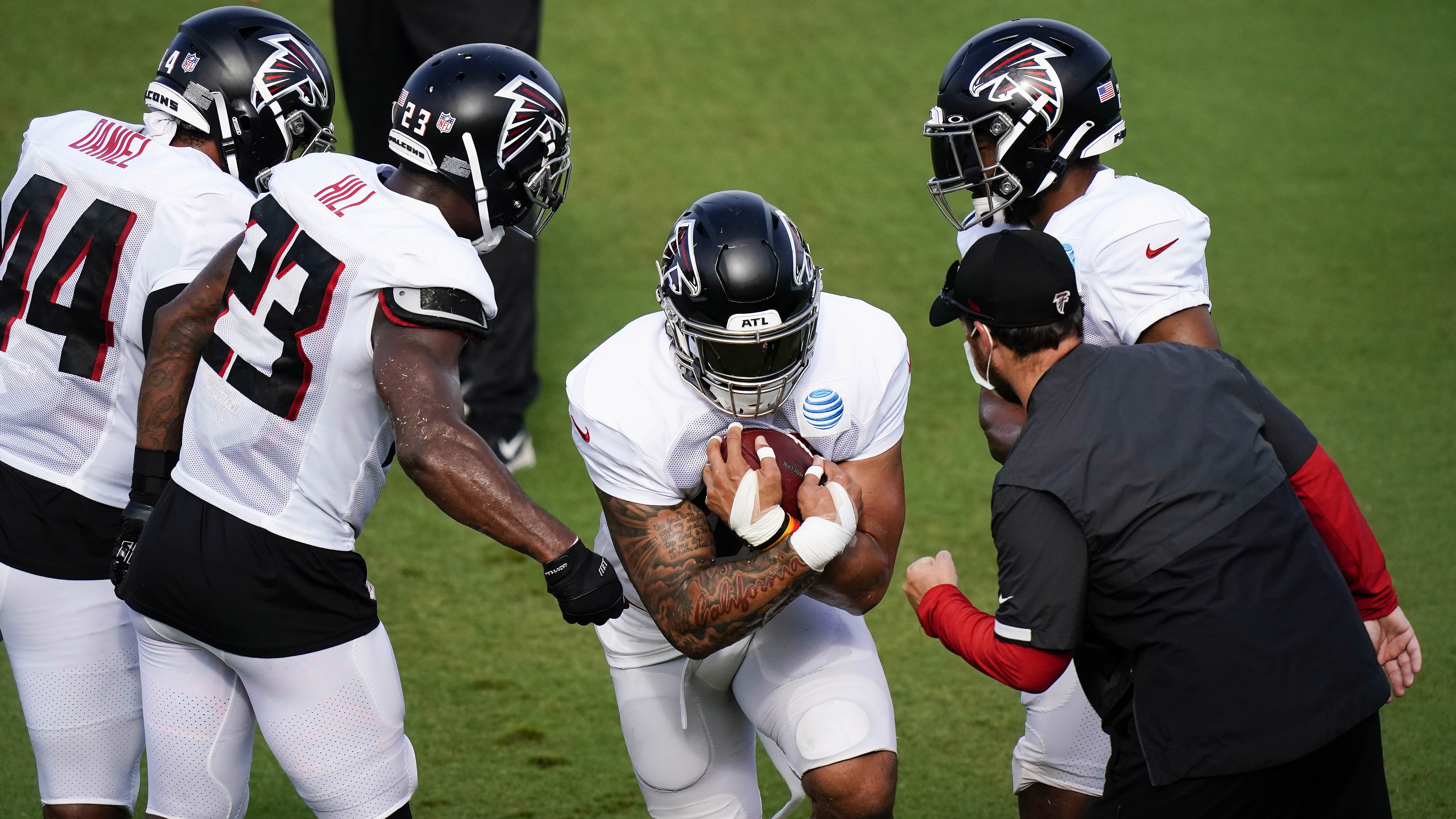 Atlanta Falcons fullback Keith Smith (40) looks at a play from the