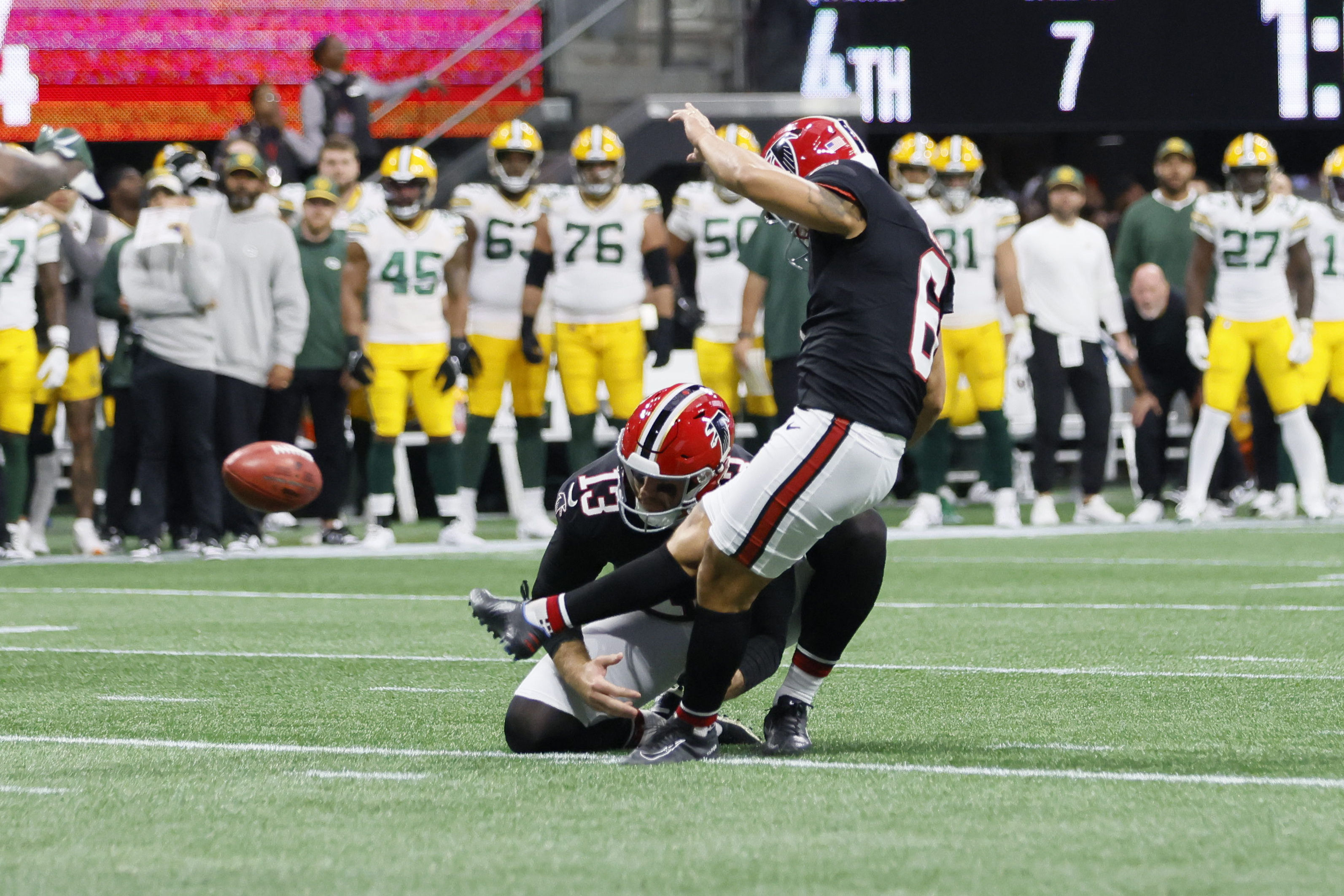 Falcons rally to pull out 25-24 victory over the Packers