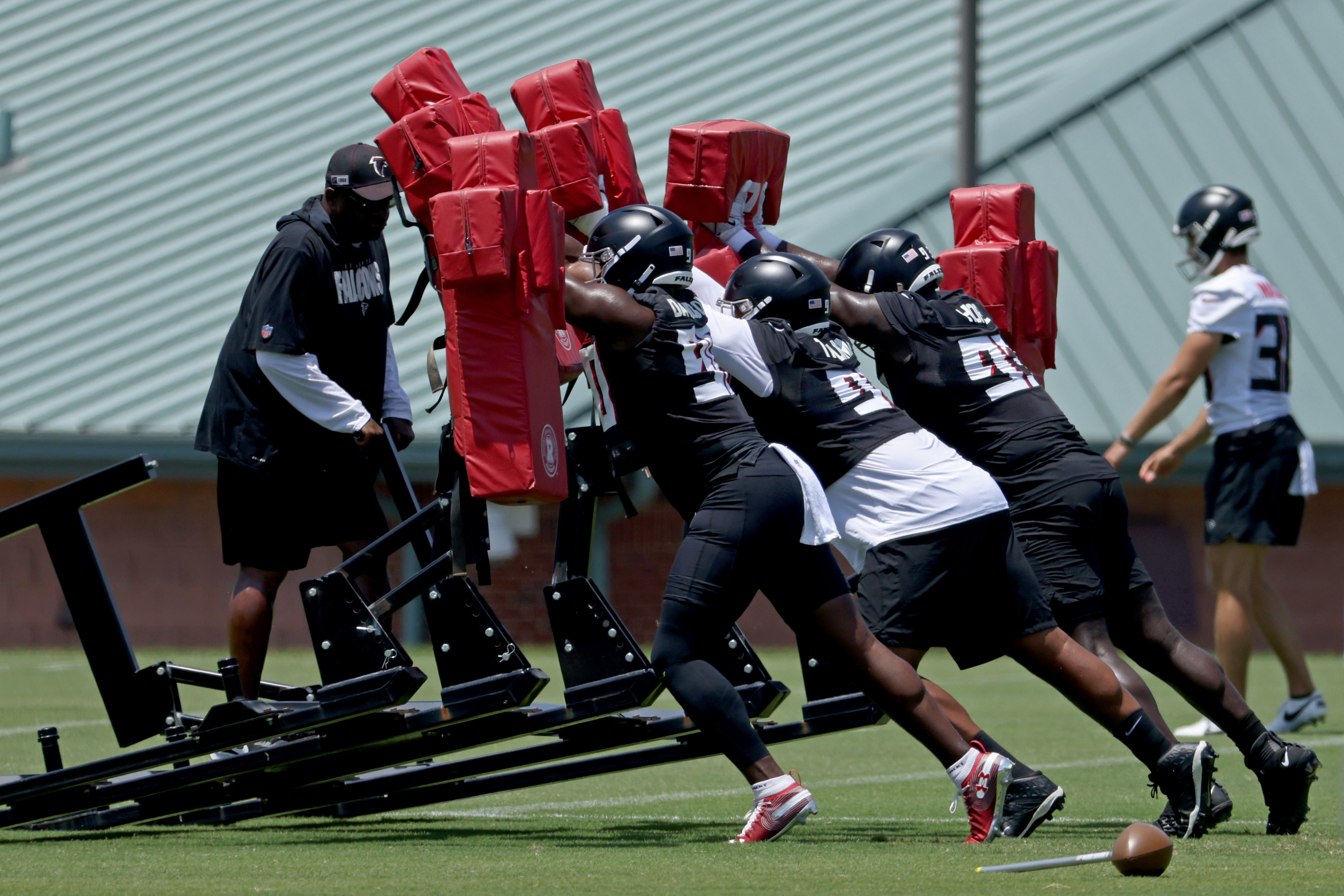 Atlanta Falcons hosting open training camp practice at Mercedes-Benz  Stadium - The Falcoholic