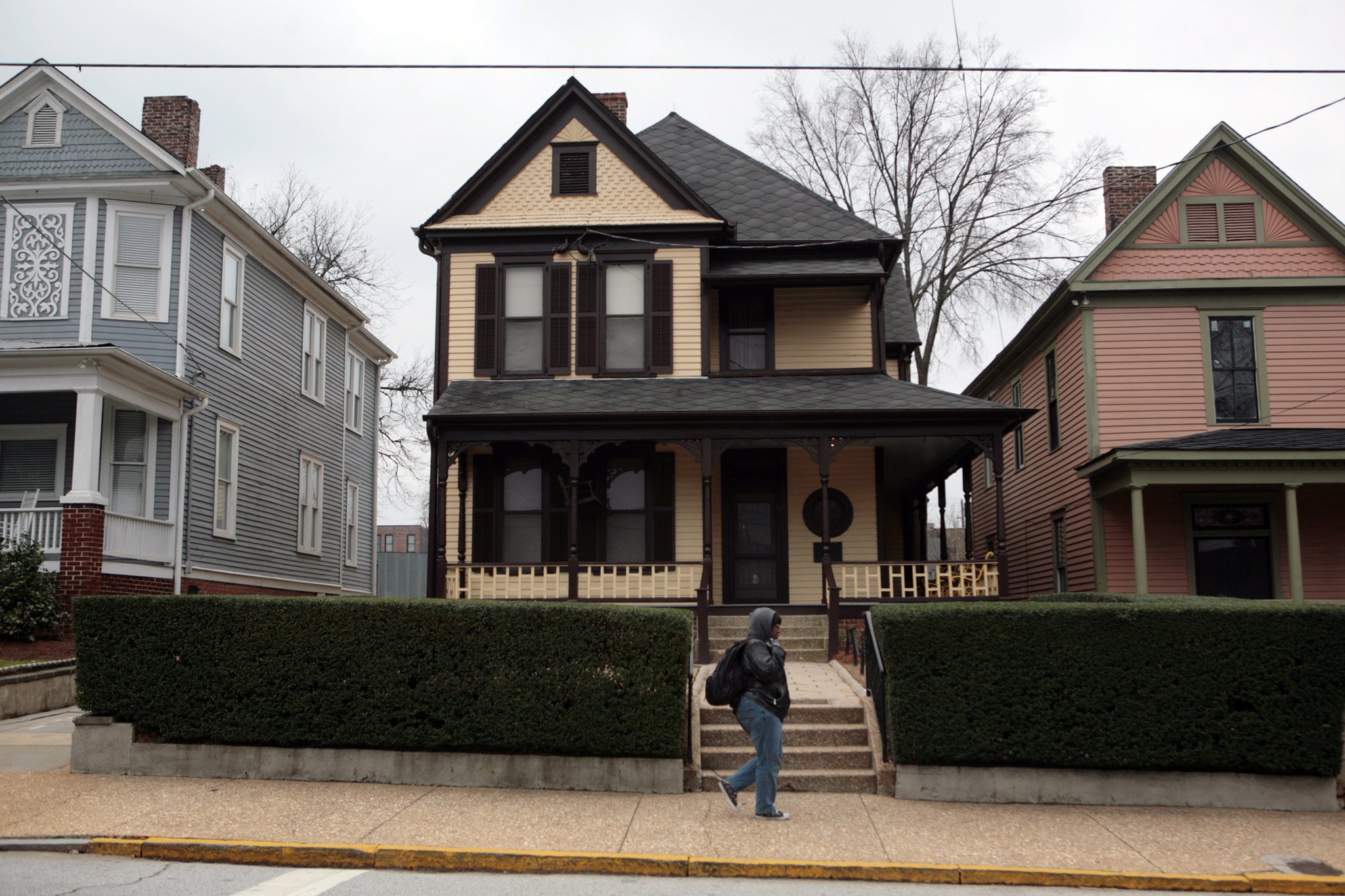 090111 ATLANTA - A passerby walks past the boyhood home (center) of the Rev. Dr. Martin Luther King Jr. JESSICA MCGOWAN / jmcgowan@ajc.com