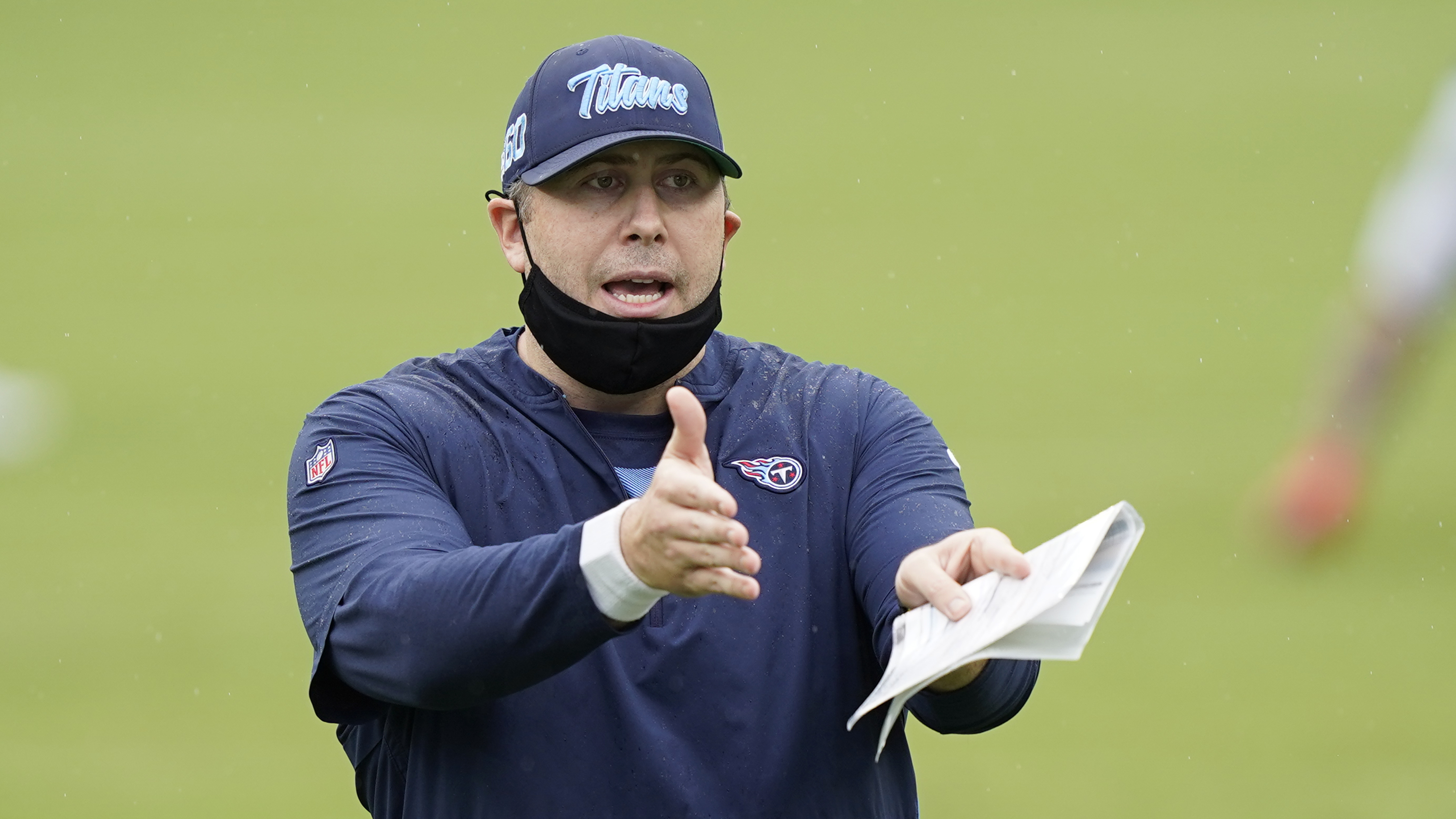 Tennessee Titans offensive coordinator Arthur Smith instructs his players during NFL football training camp Friday, Aug. 21, 2020, in Nashville, Tenn. (Mark Humphrey/AP)