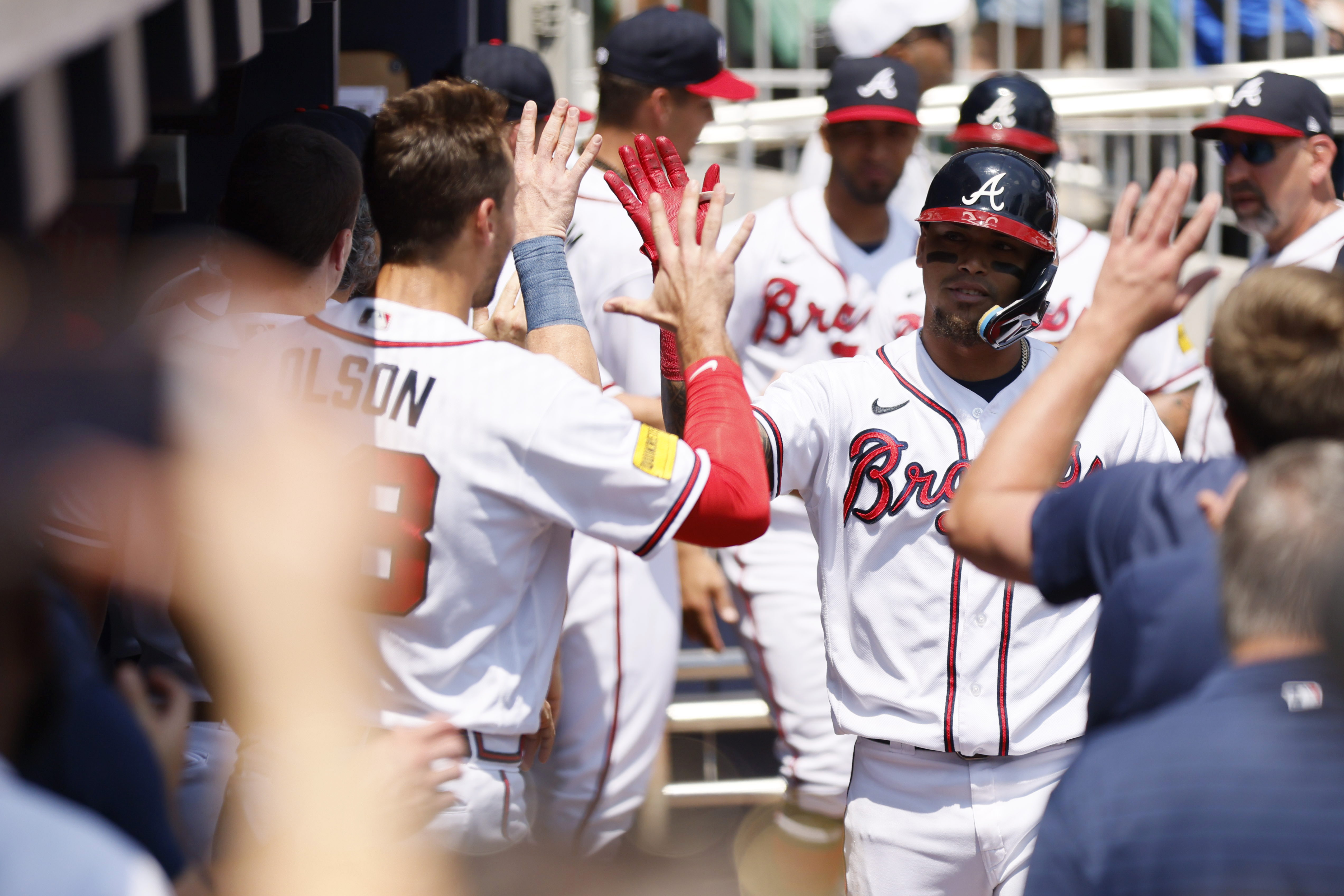 Photos: Braves fall short in series finale vs. Giants